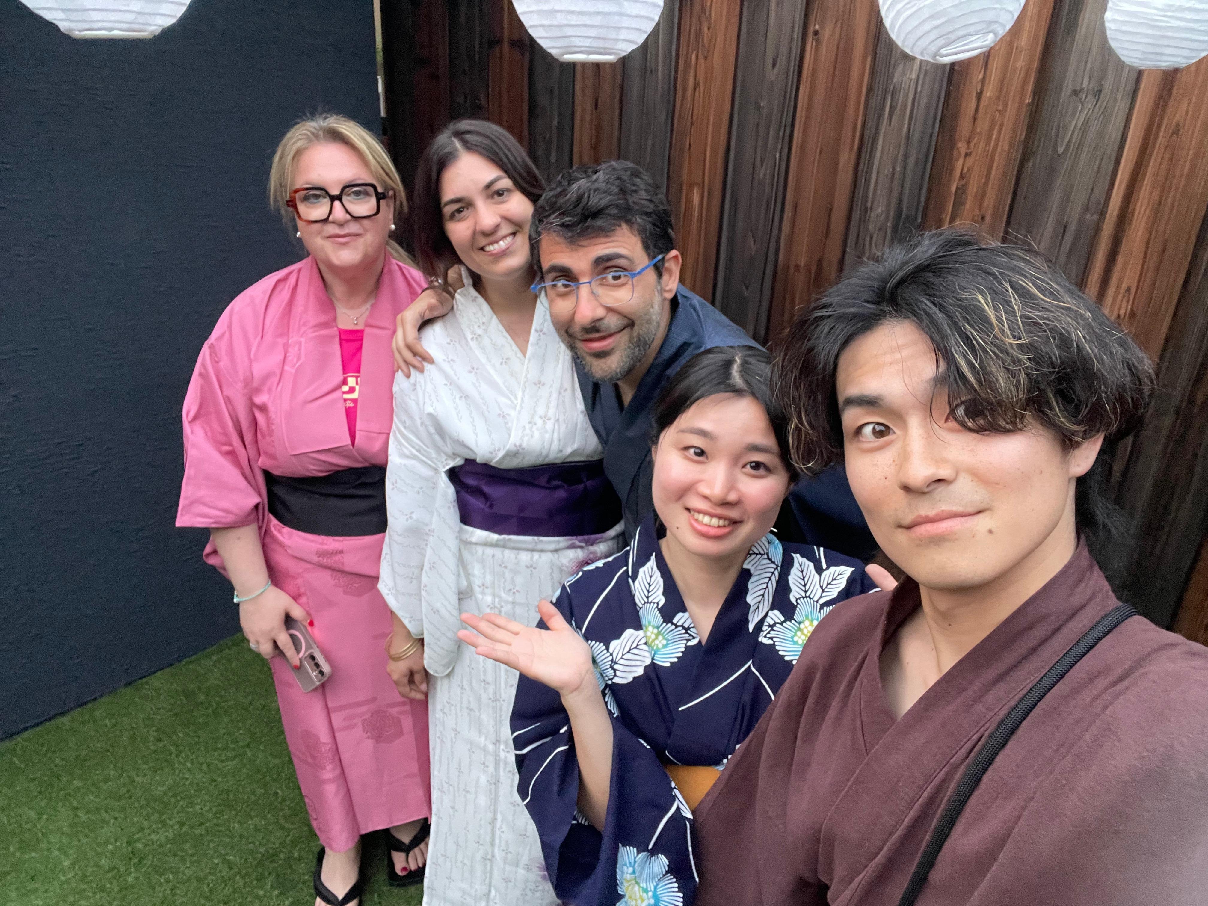 Privat upplevelse i Machiya i Kyoto: Tebjudning, kalligrafi & kimono