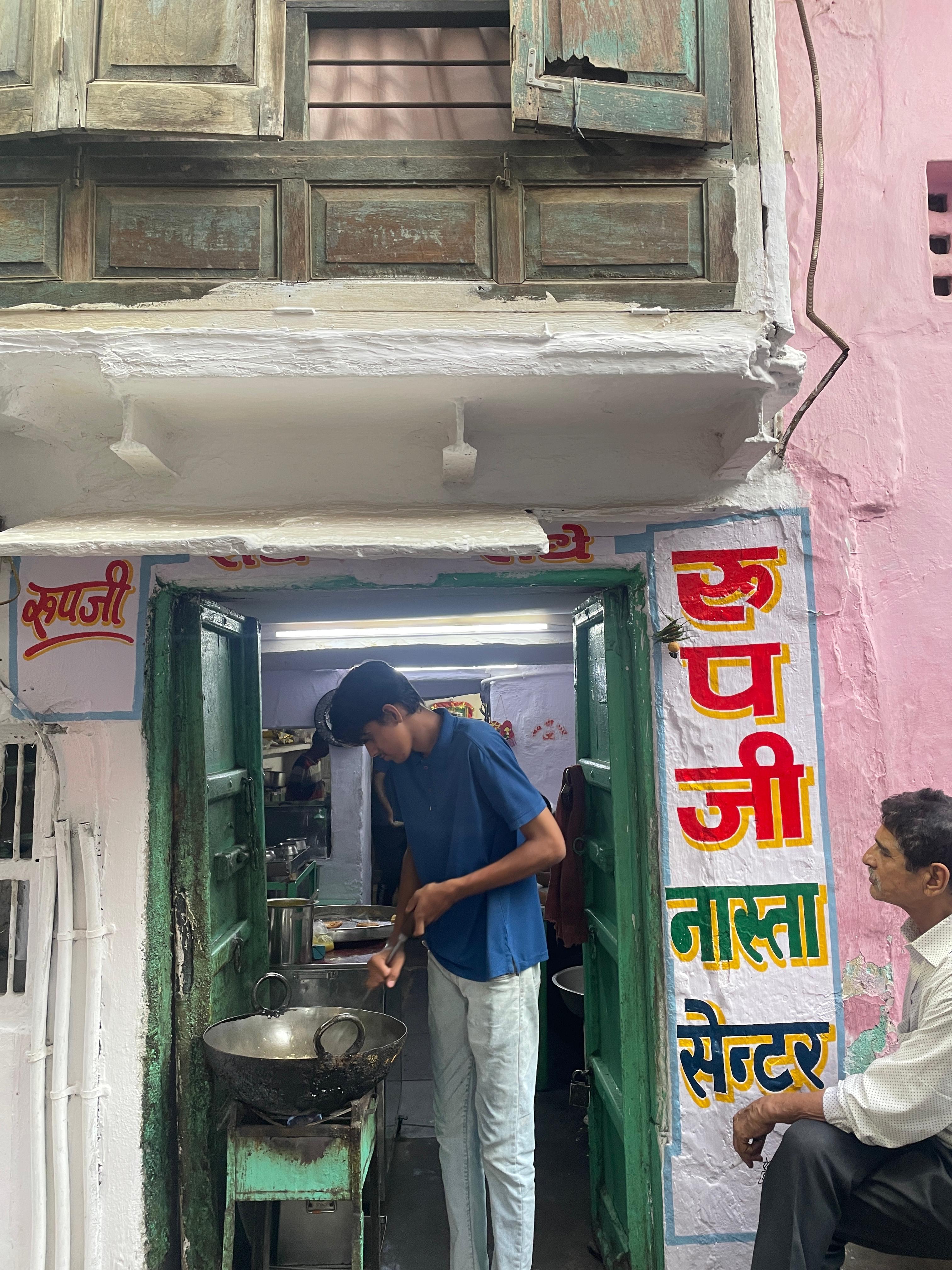 Udaipur Heritage Walk: Local Markets & Authentic Street Food