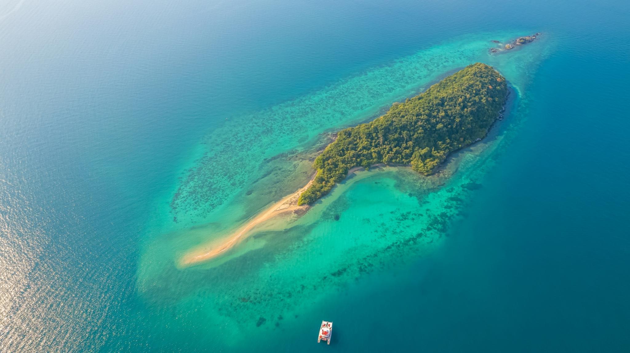 Pattaya: Full-Day Yacht Cruise to Koh Phai and Koh Rin
