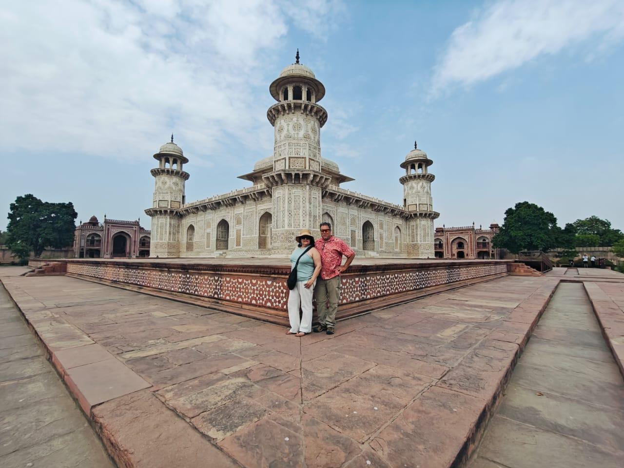 Delhi to Taj Mahal Sunrise Private Tour with Skip-the-Line Entry