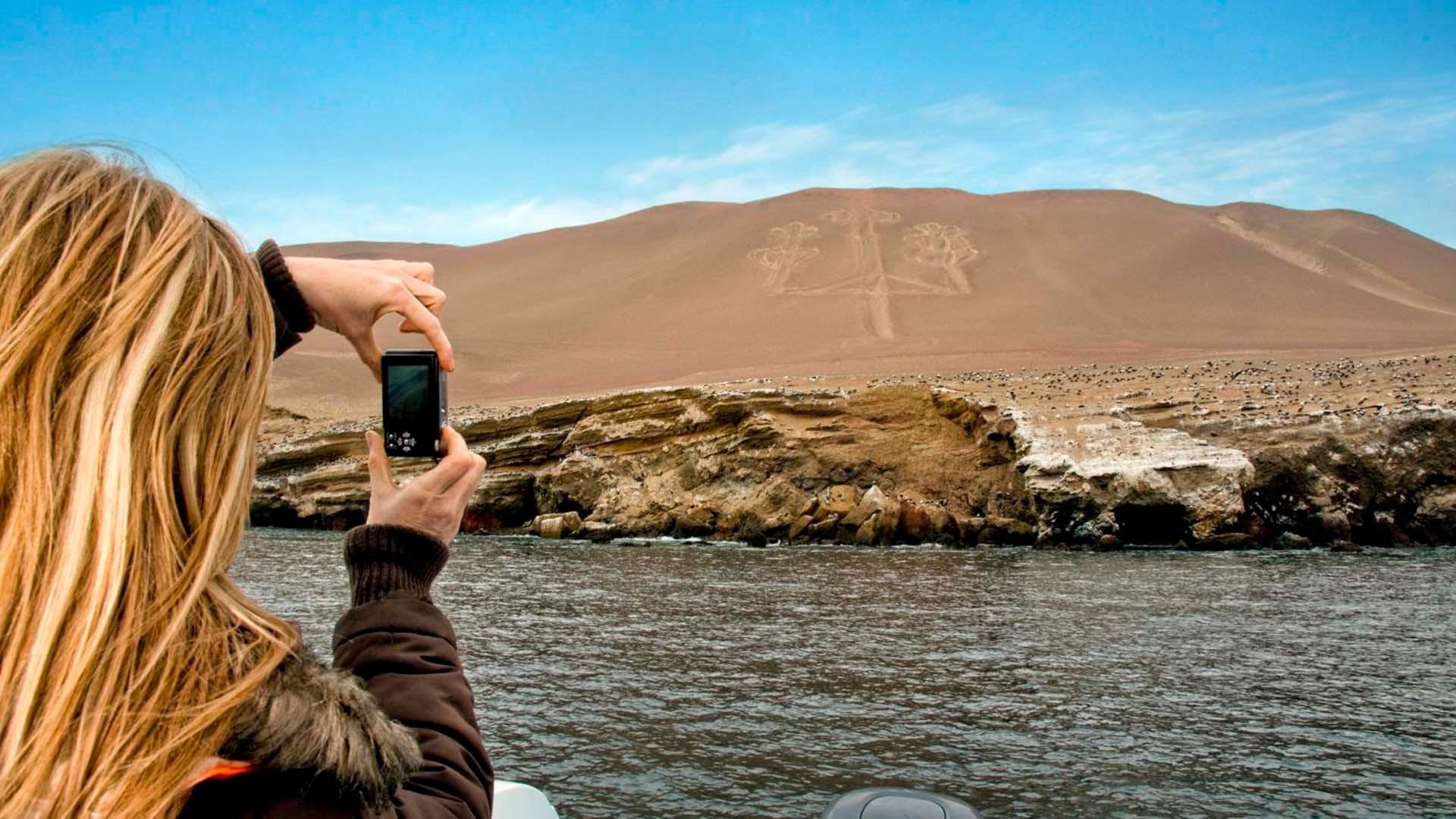 Full-Day Paracas & Huacachina Desert Oasis Tour from Lima