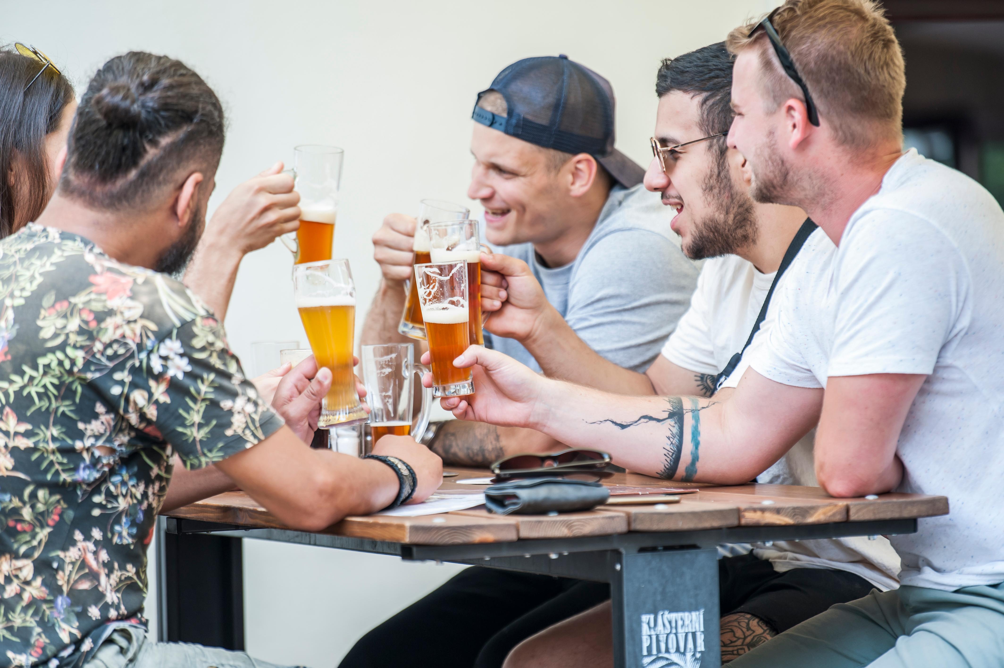 Castle Side Beer Tour: Local Pubs & Breweries