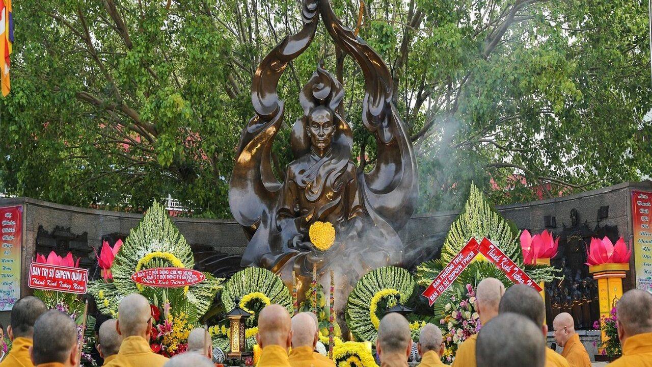 Saigon Spiritual Journey by Motorbike