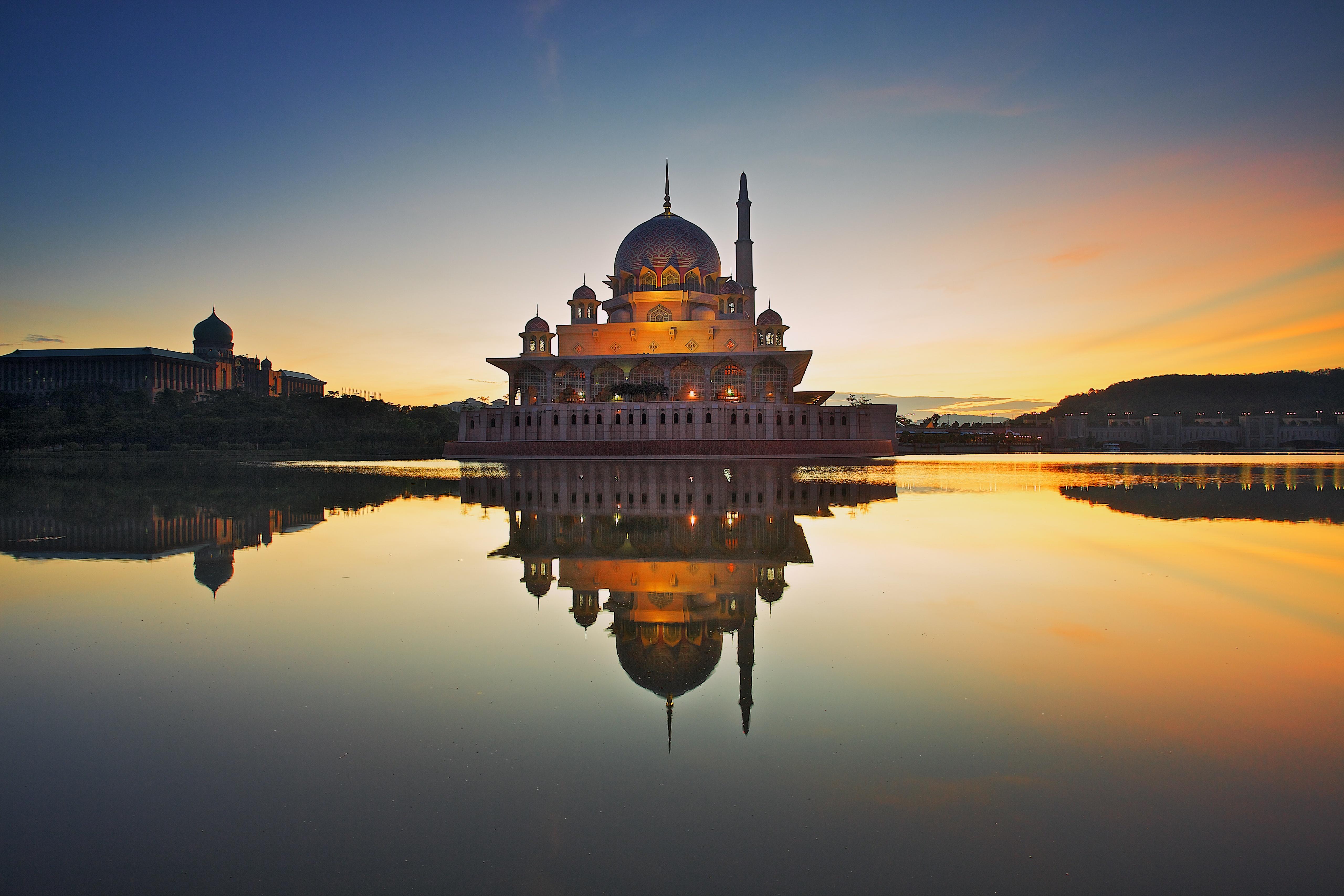 Kuala Lumpur, Putrajaya & Batu Caves Full-Day Tour
