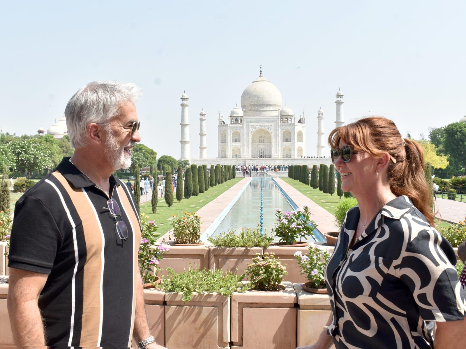 Delhi to Taj Mahal Sunrise Tour with Agra Fort & Pickup