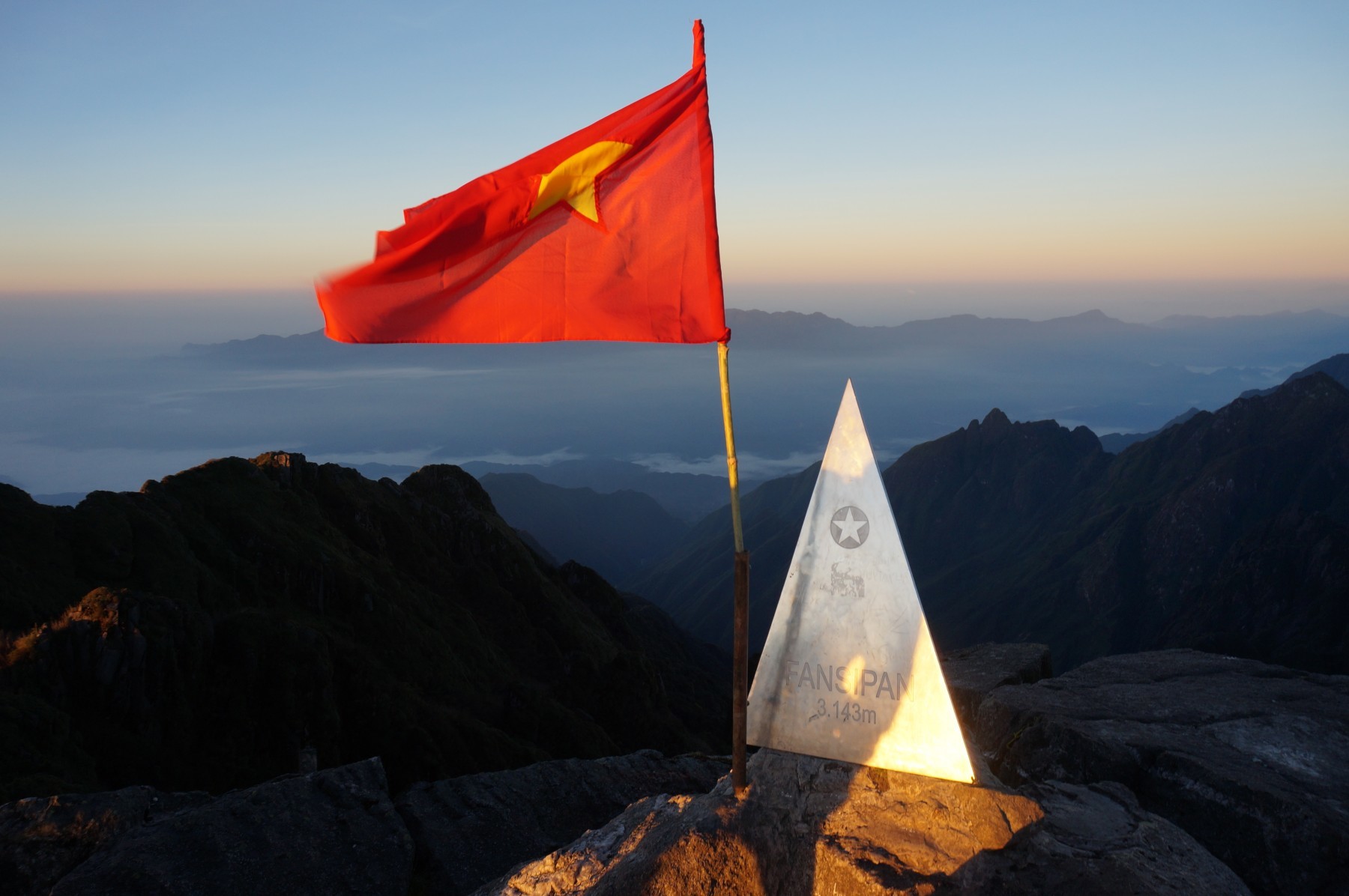 From Hanoi: 2-Day Sapa Limo Bus Tour & Fansipan Peak Visit