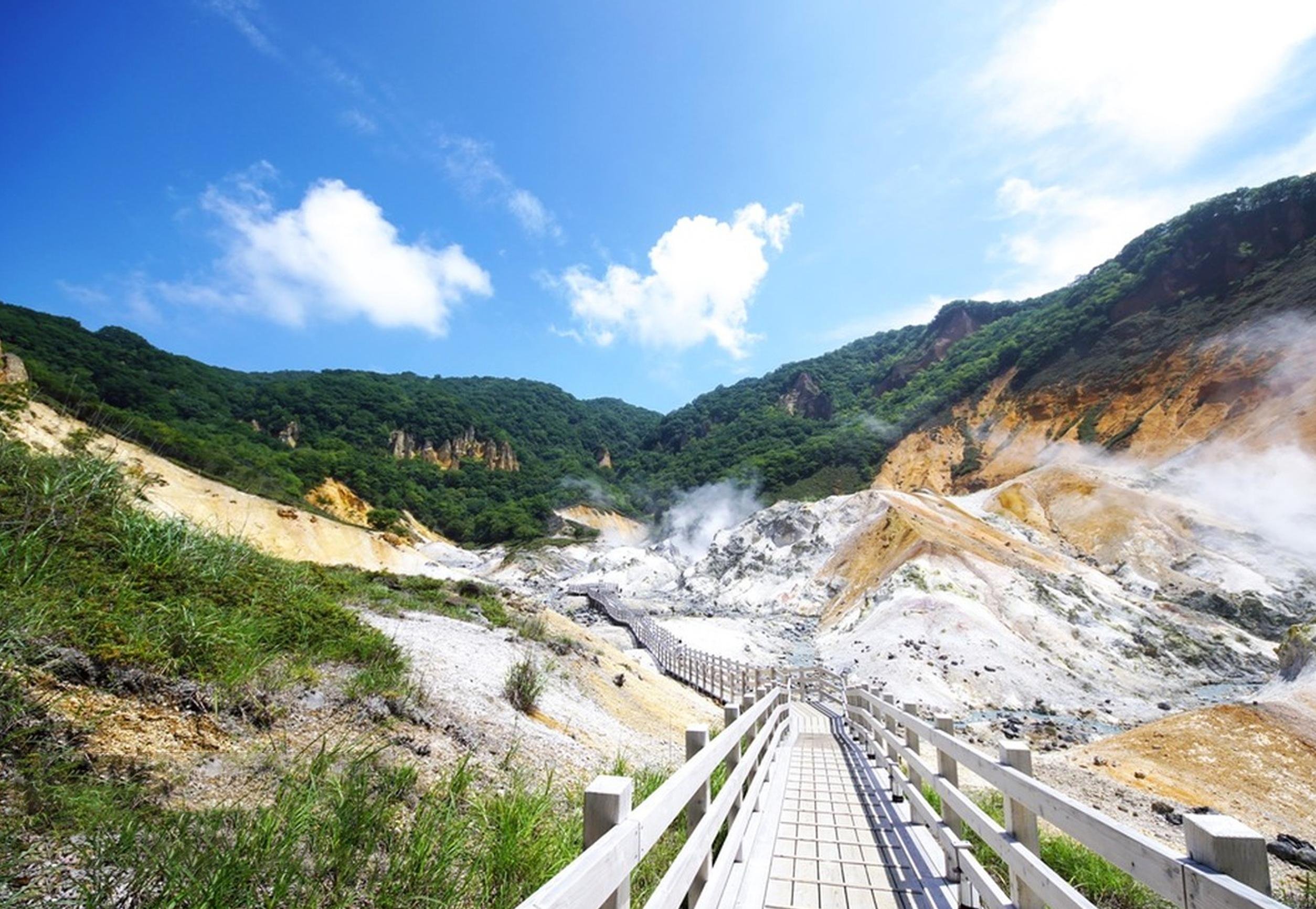 Lake Toya & Noboribetsu Volcanic Landscape Day Trip