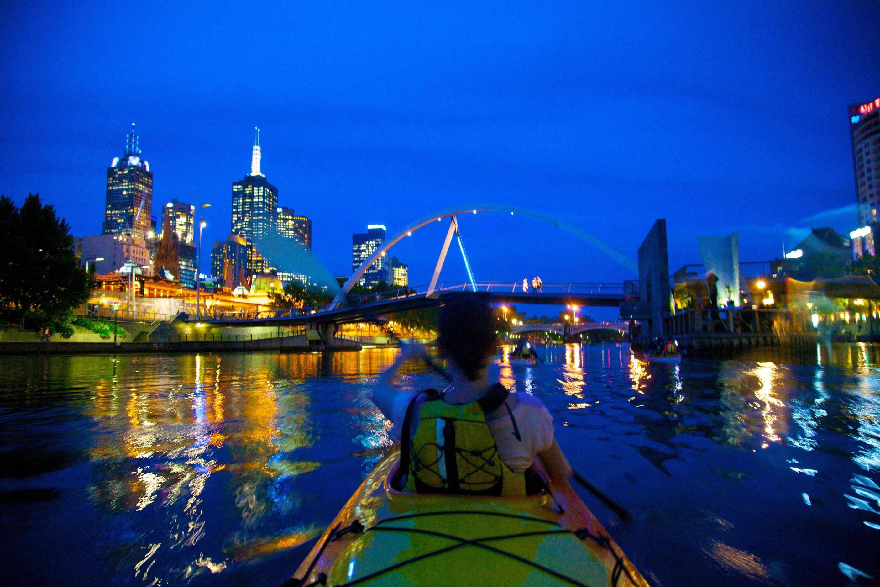 Melbourne: Sunset Kayak Tour with Dinner