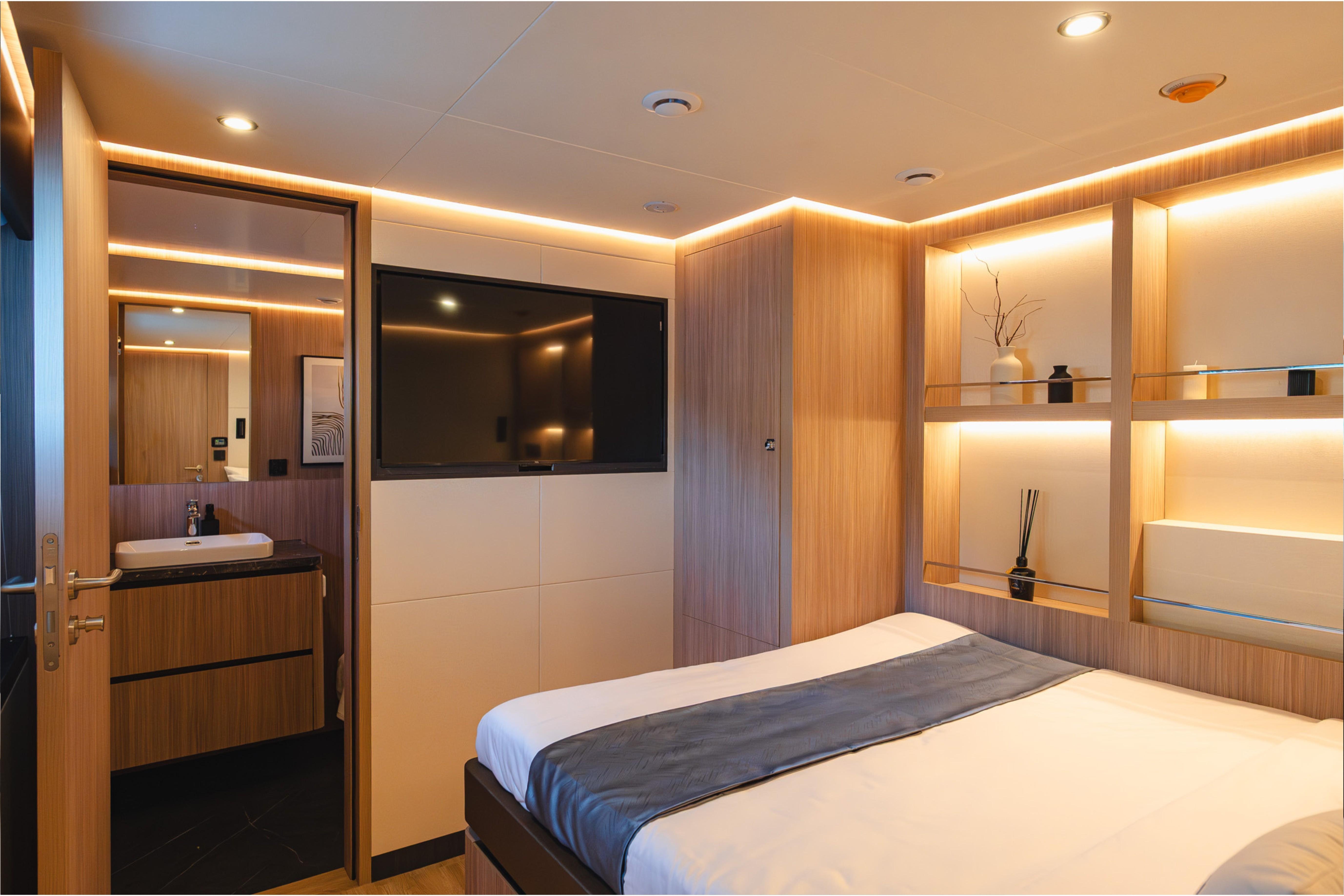 Phuket to Phi Phi & Maiton Island: Luxury Catamaran Day Cruise