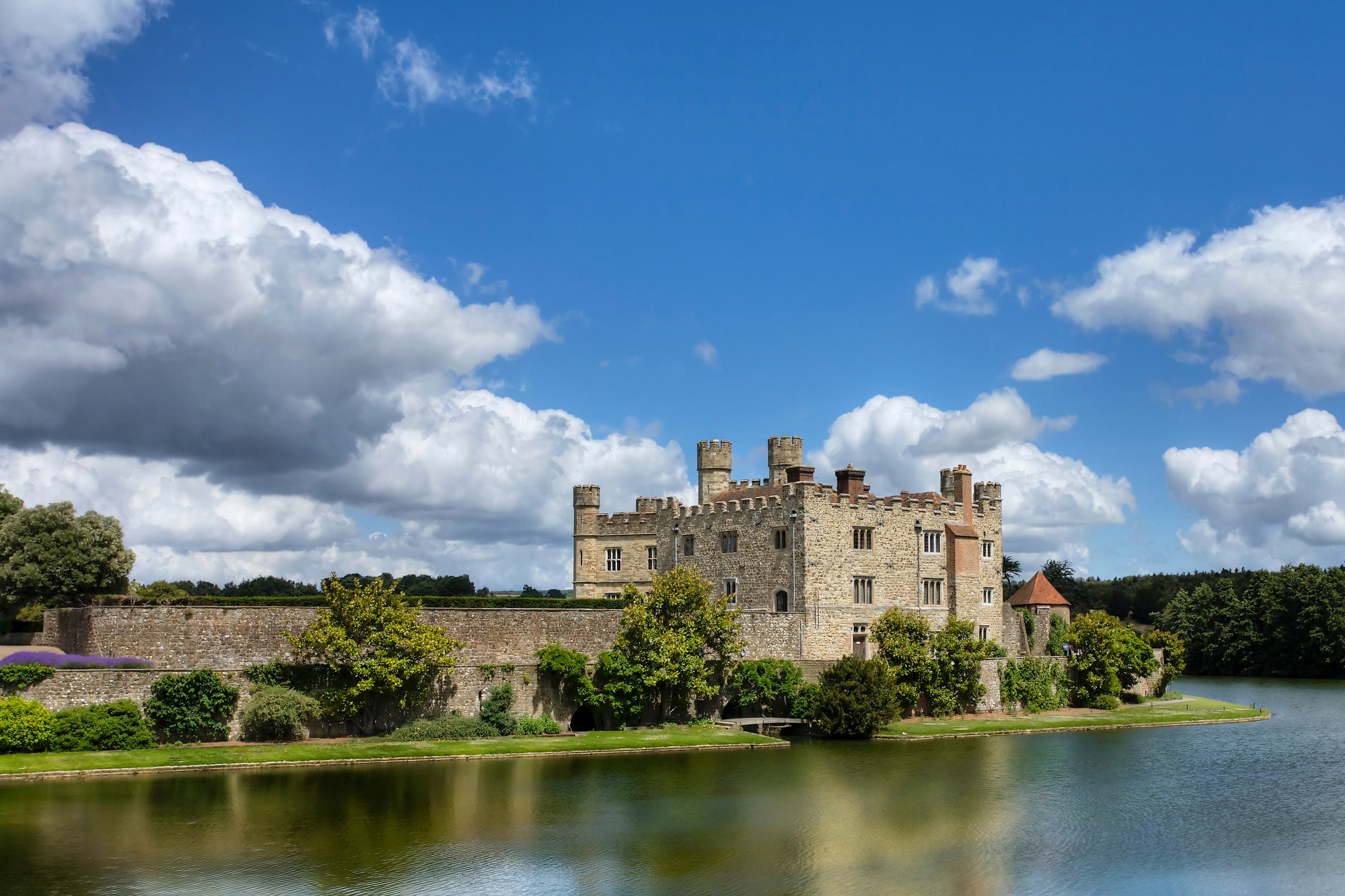 Dover to London & Heathrow: Canterbury & Leeds Castle Transfer