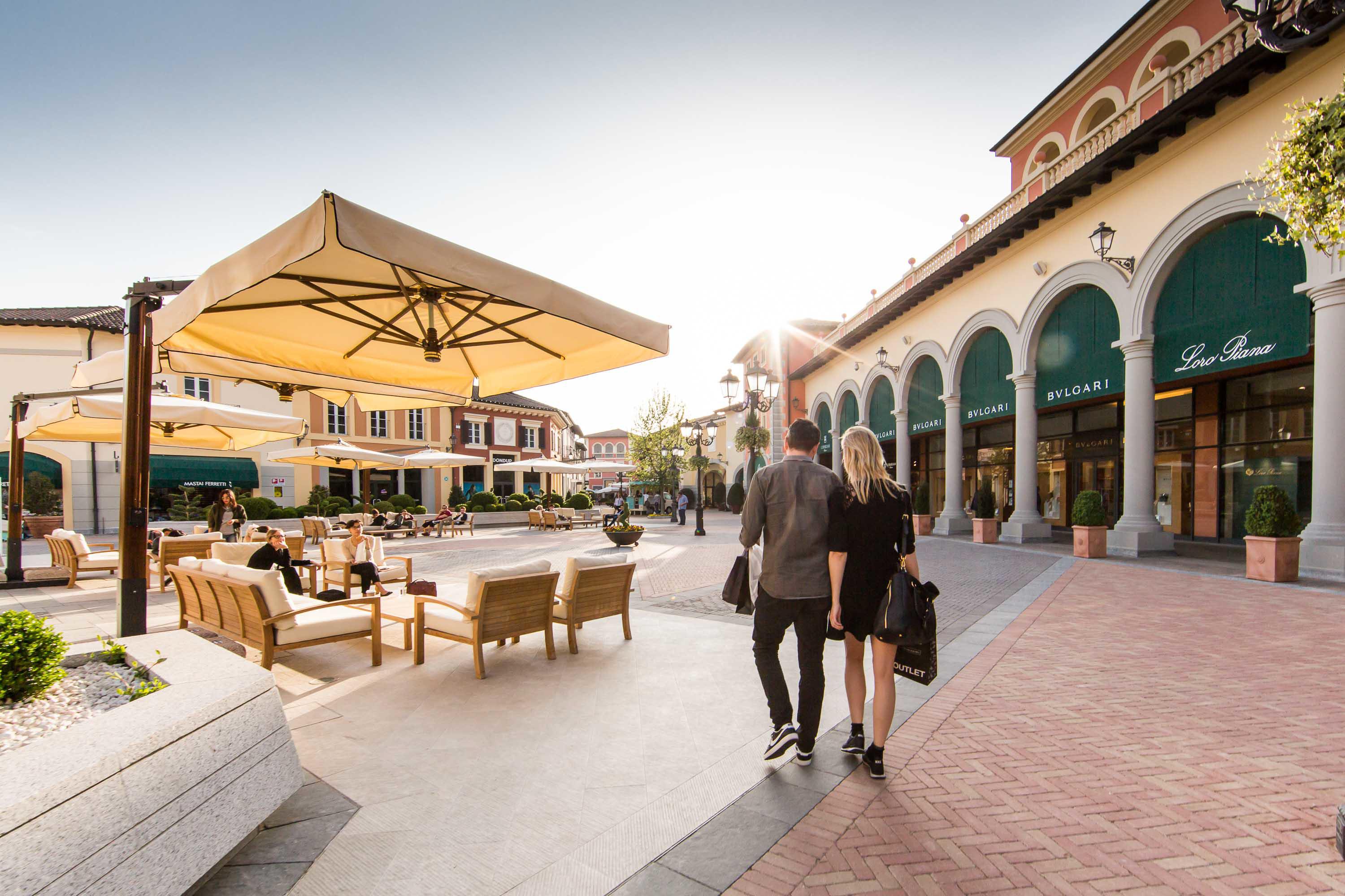 Milan to Serravalle Designer Outlet: Roundtrip Coach Transfer