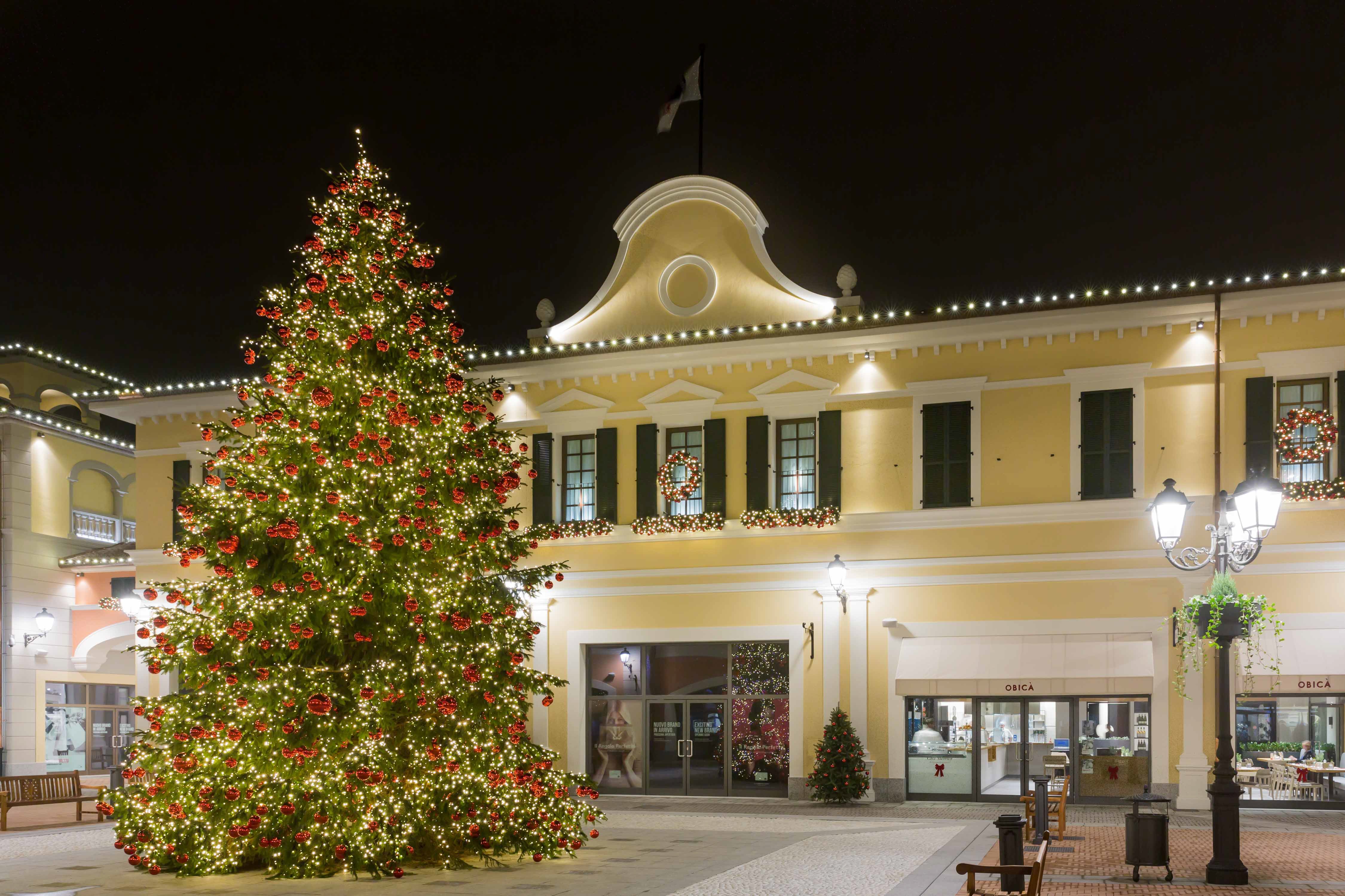 Milan to Serravalle Designer Outlet: Roundtrip Coach Transfer