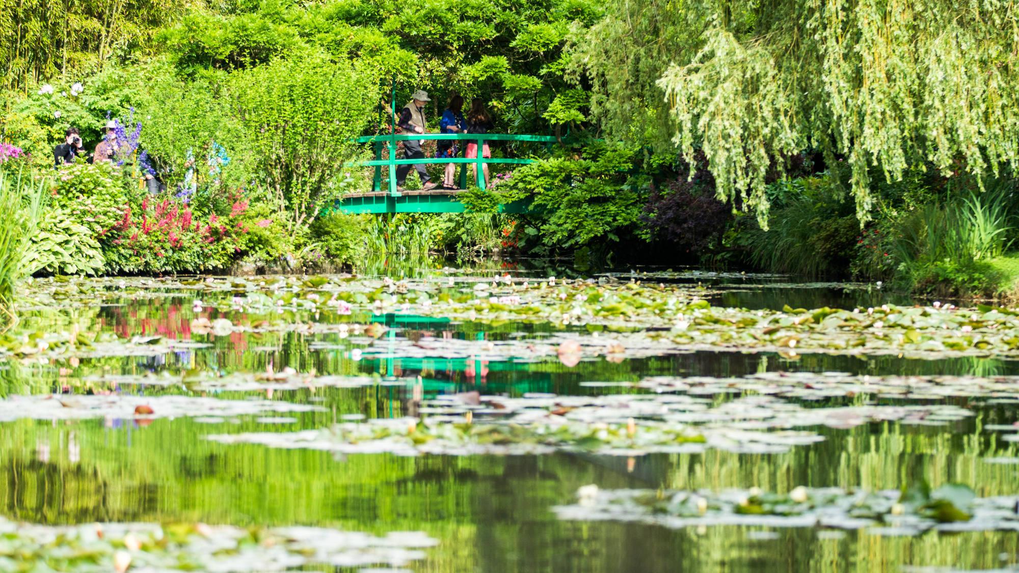 Versailles Palace & Monet's Giverny Day Tour from Paris
