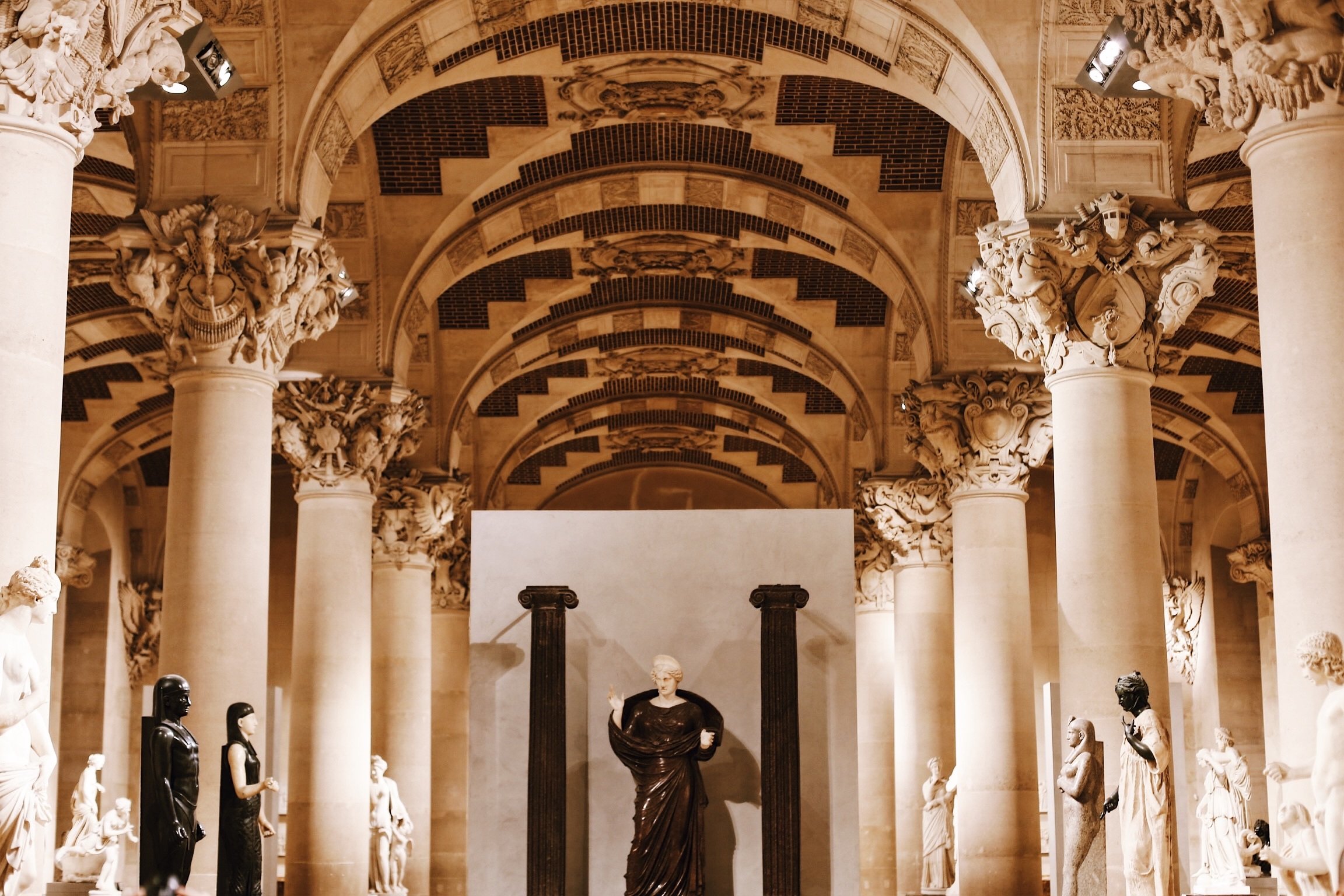 Louvre Semi-Private Tour with Entry Tickets – Max 6 Guests
