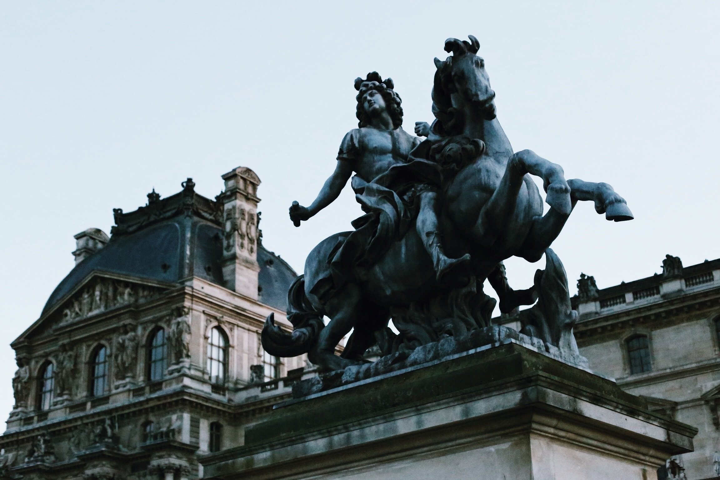 Louvre Semi-Private Tour with Entry Tickets – Max 6 Guests