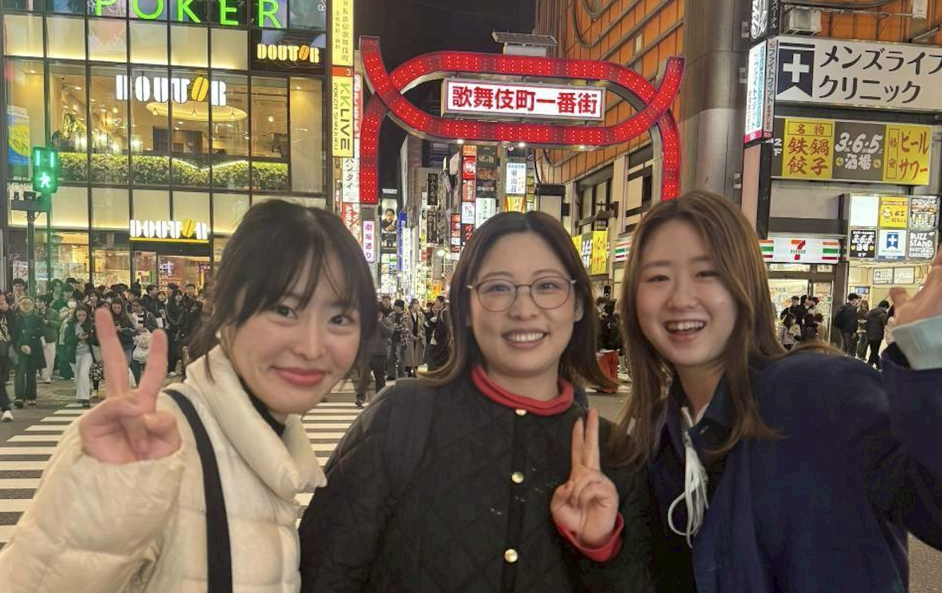 Tokyo Shinjuku After-Dark Private Tour: Golden Gai, Karaoke & Neon Streets