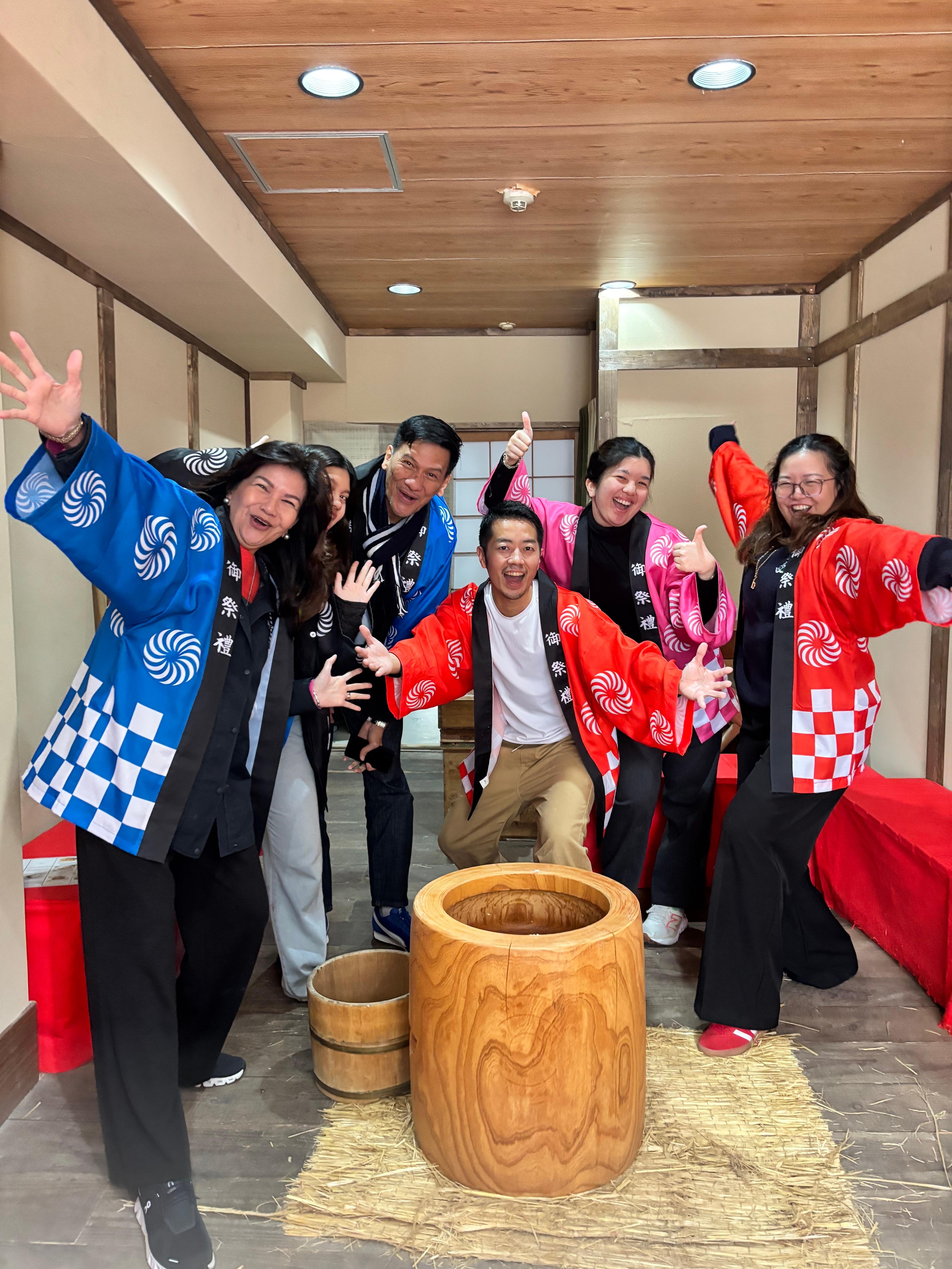 Osaka Traditional Mochi Pounding Workshop & Tasting