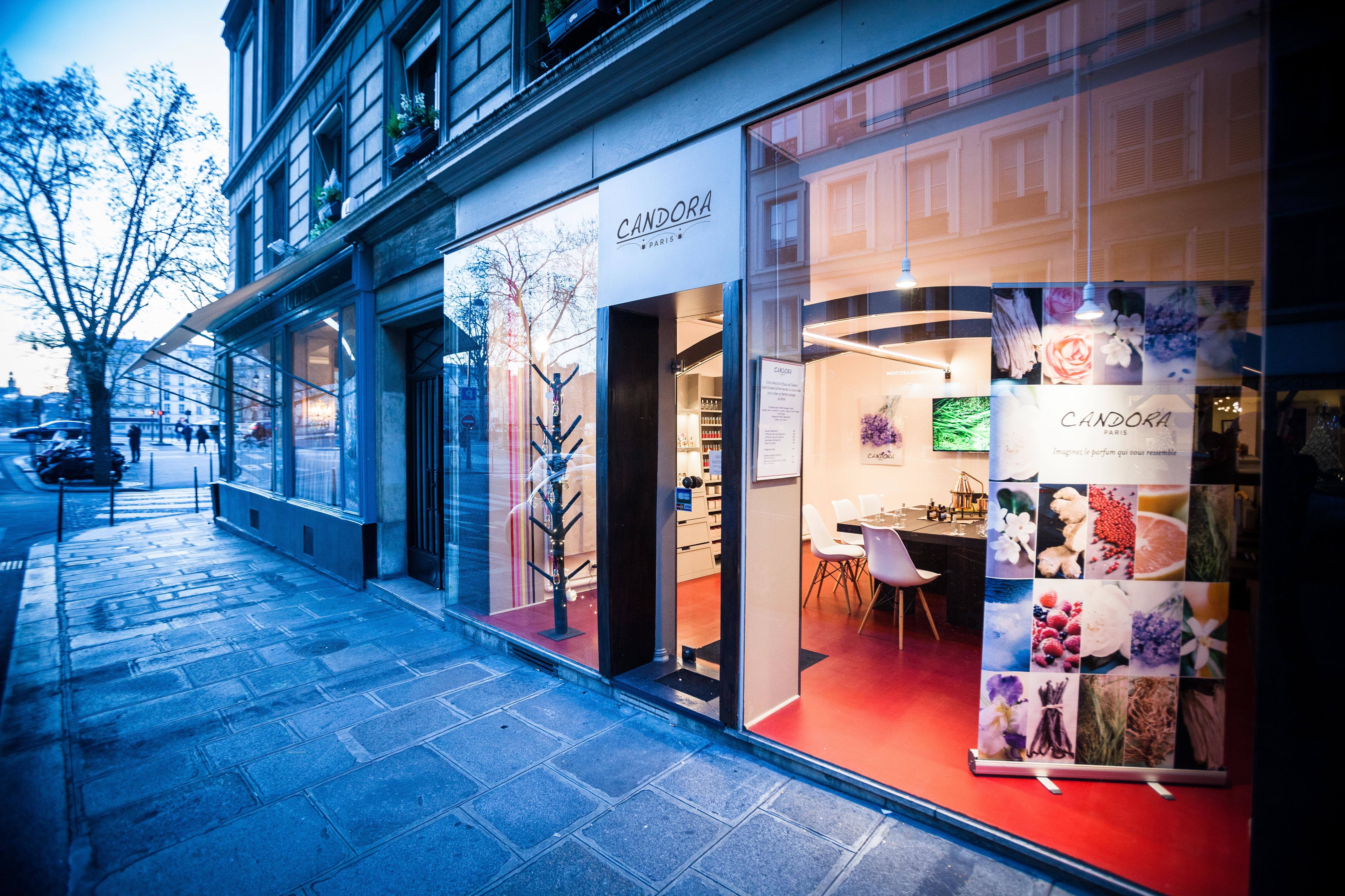 Paris perfume workshop — Le Marais atelier and signature scent creation — image 3
