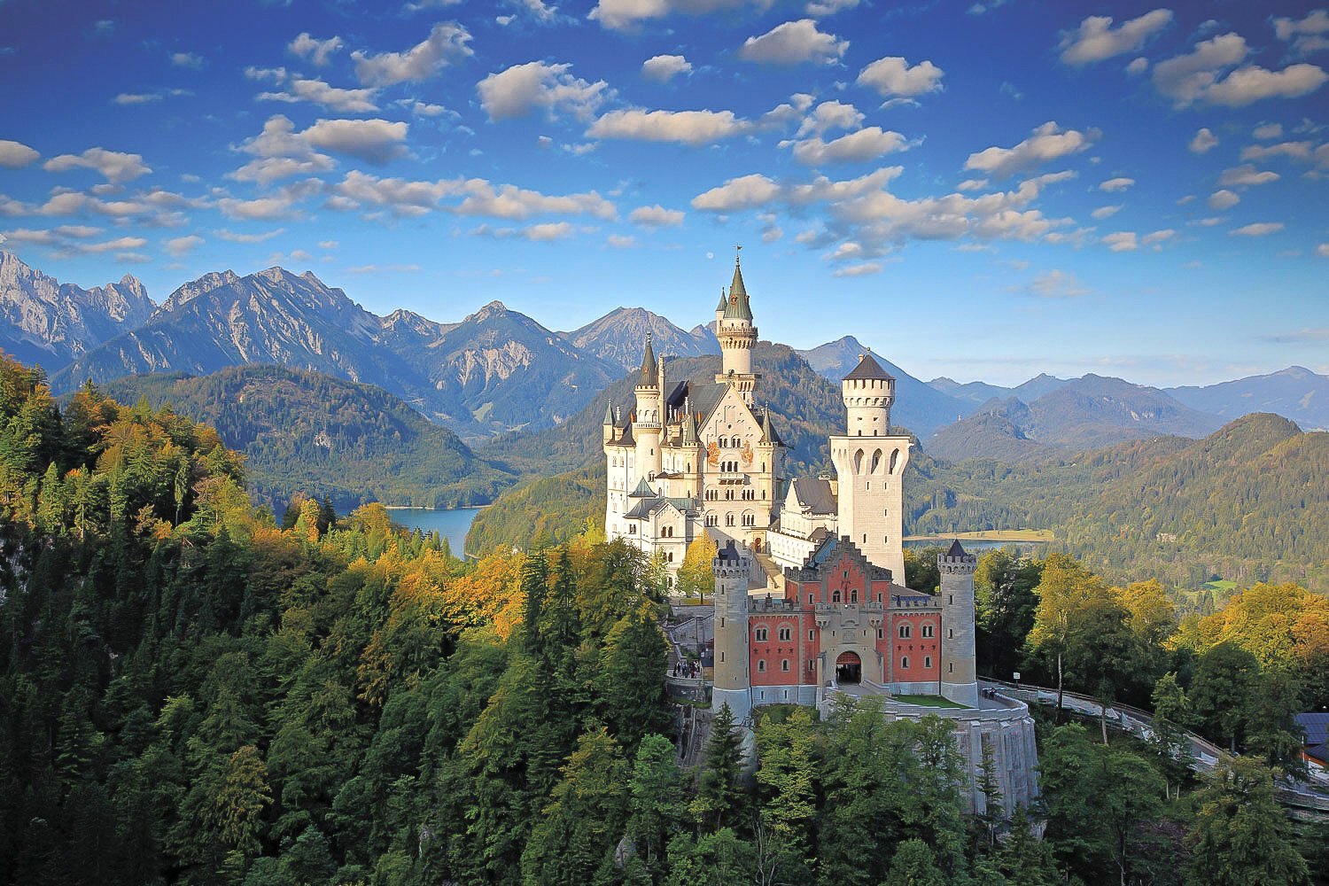 Neuschwanstein Castle tour and Bavarian Alps scenery — image 4