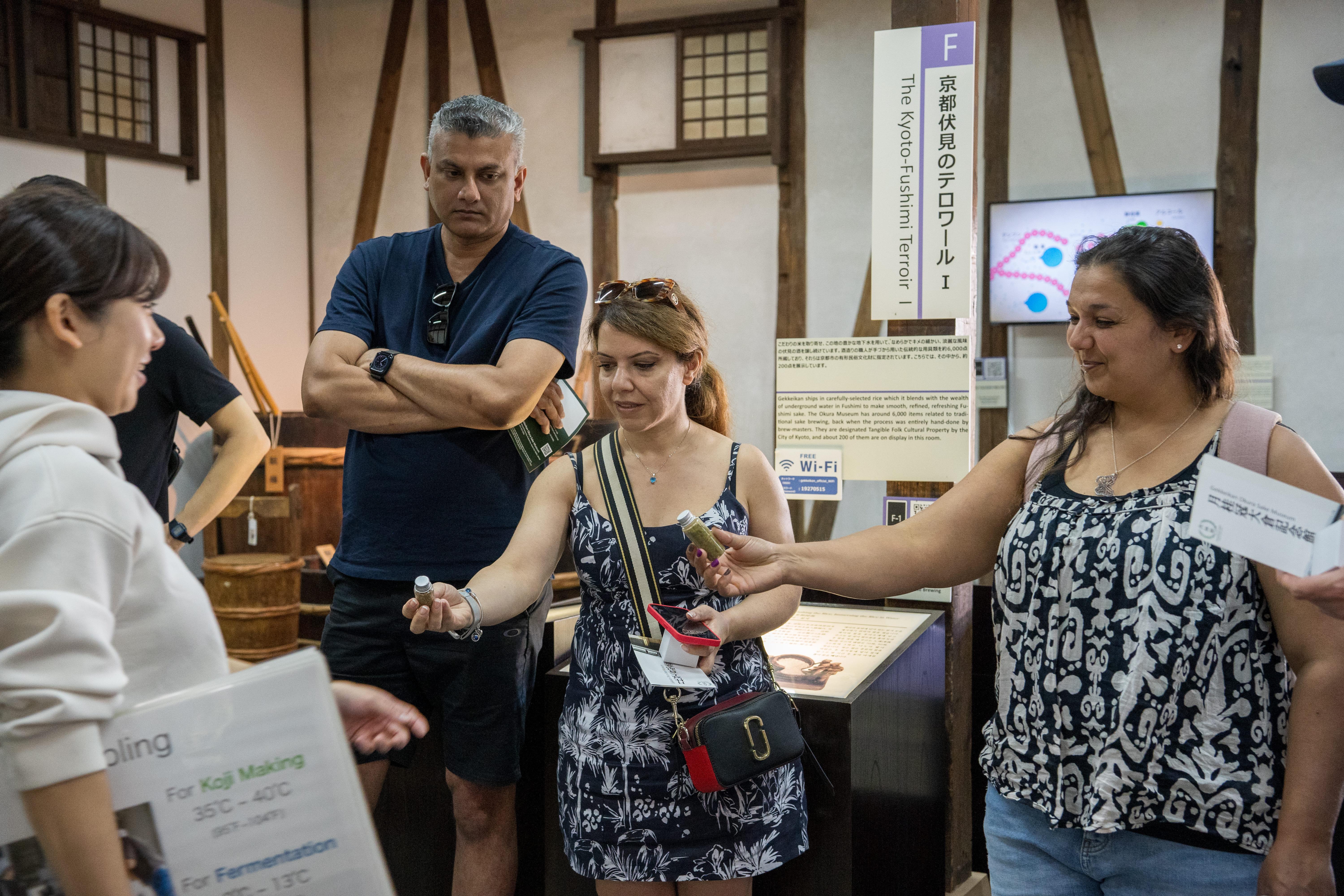 Kyoto : Visite de brasseries de saké et dégustation dans le quartier de Fushimi