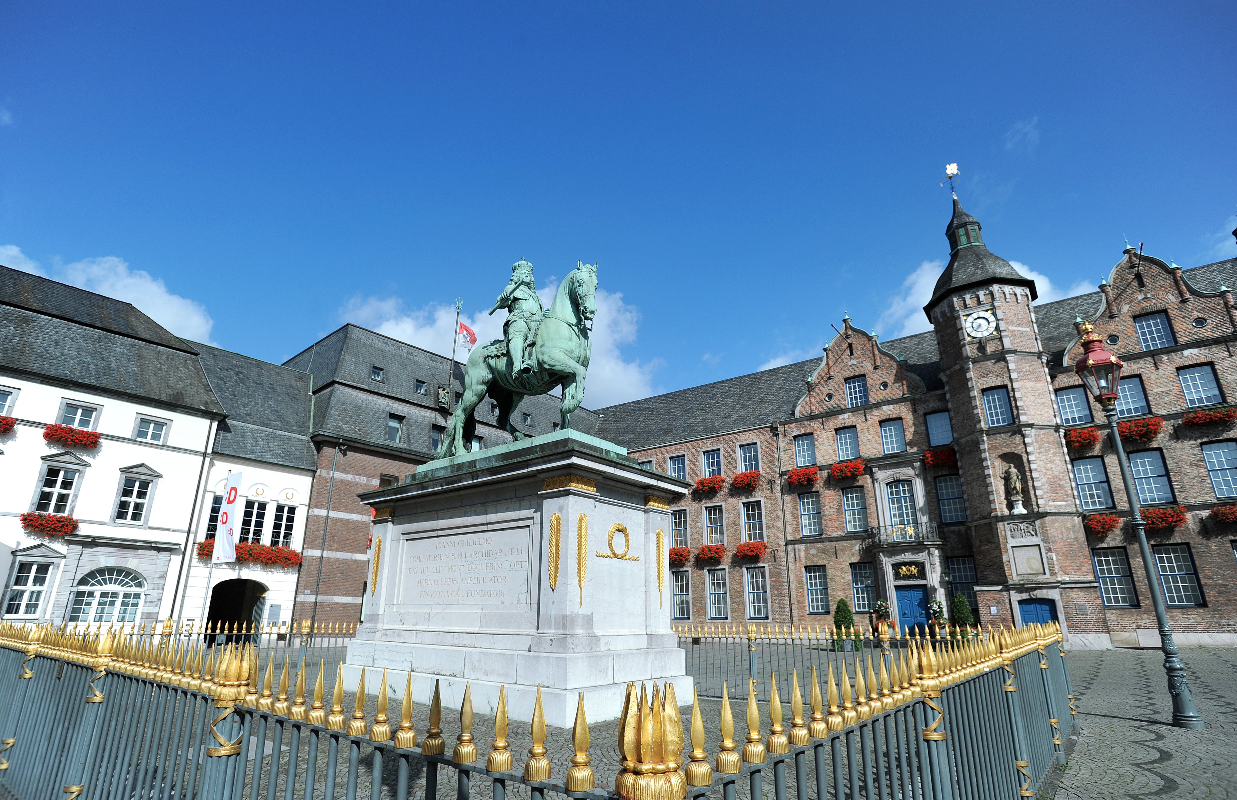 Düsseldorf Old Town Walking Tour