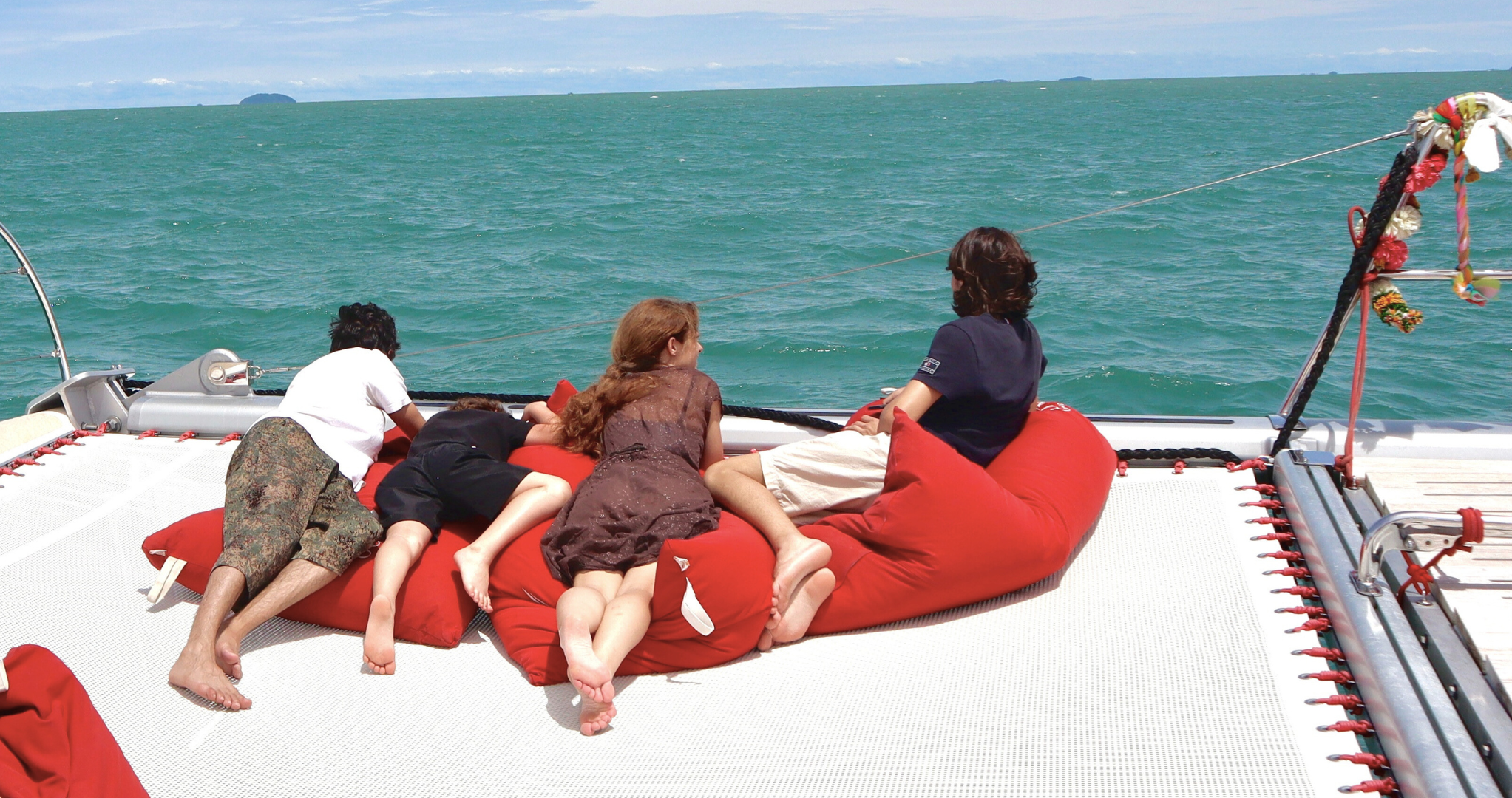 Pattaya: Full-Day Yacht Cruise to Koh Phai and Koh Rin