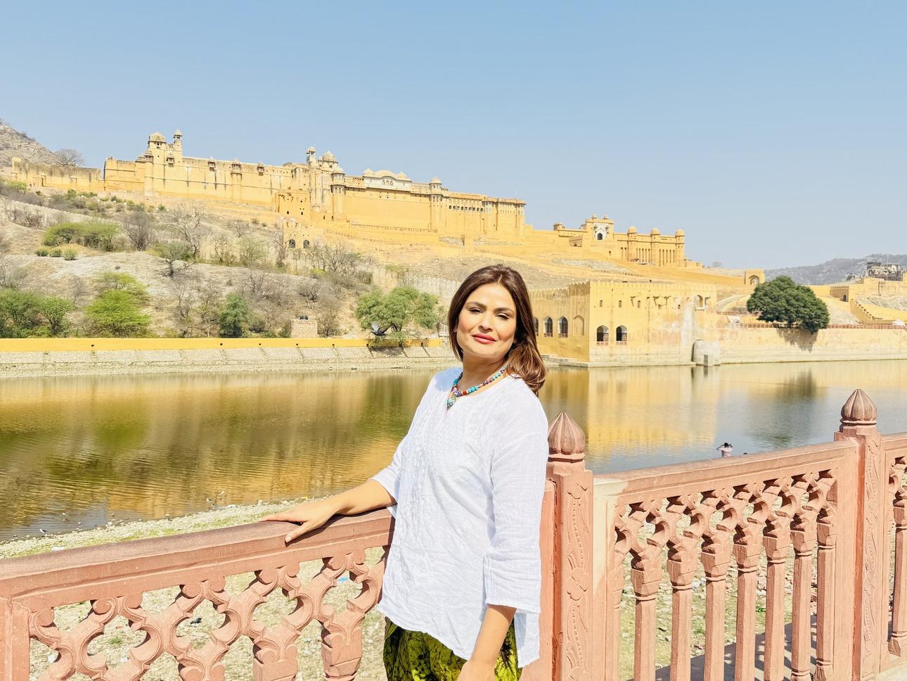 Jaipur Private Half-Day Tour: Amer Fort, Jal Mahal & Stepwell