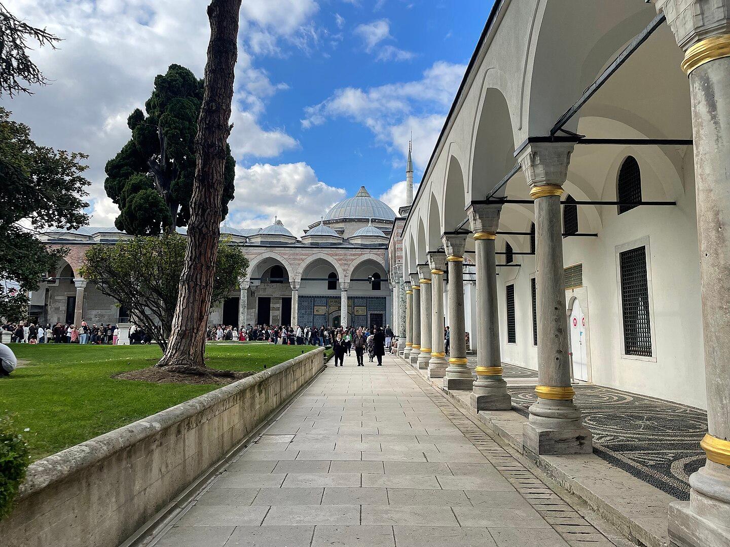 Istanbul Essential History Combo: Hagia Sophia, Topkapi & Cistern