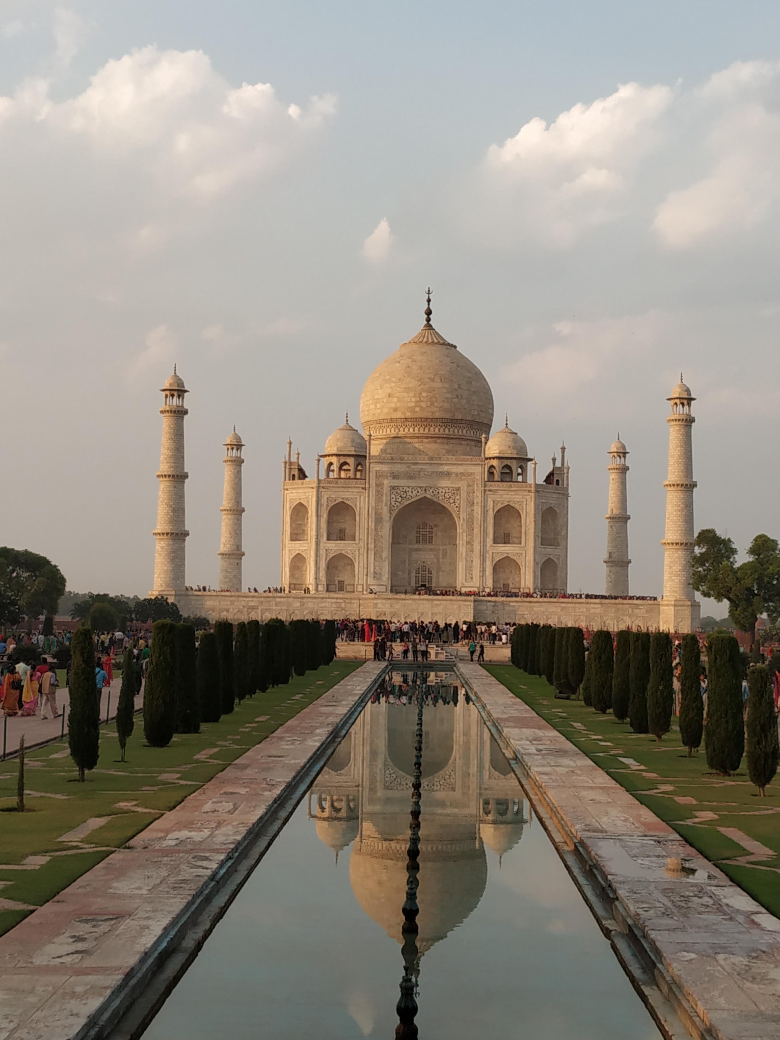 Taj Mahal Guided Tour with Traditional Saree or Kurta Experience