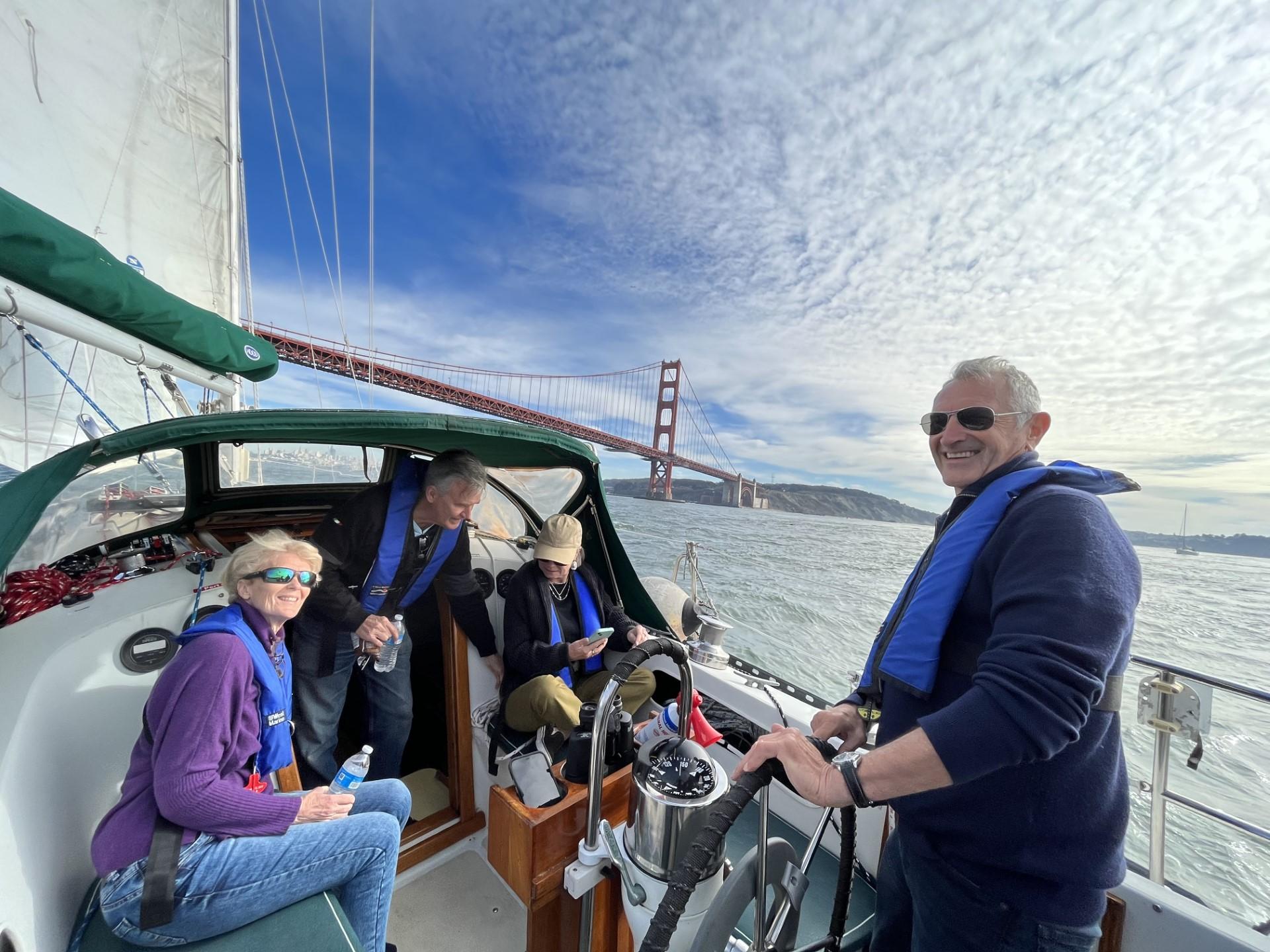 San Francisco: 2-Hour Interactive Sunset Bay Sailing Cruise