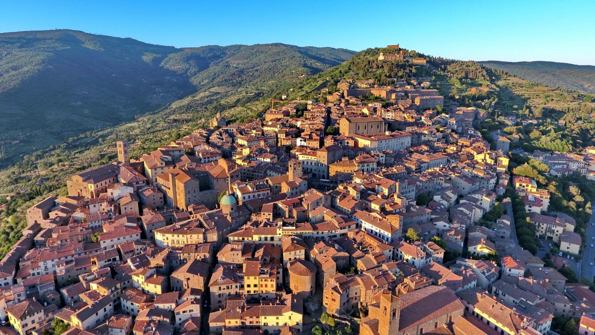 Private Cortona & Montepulciano Day Trip from Florence