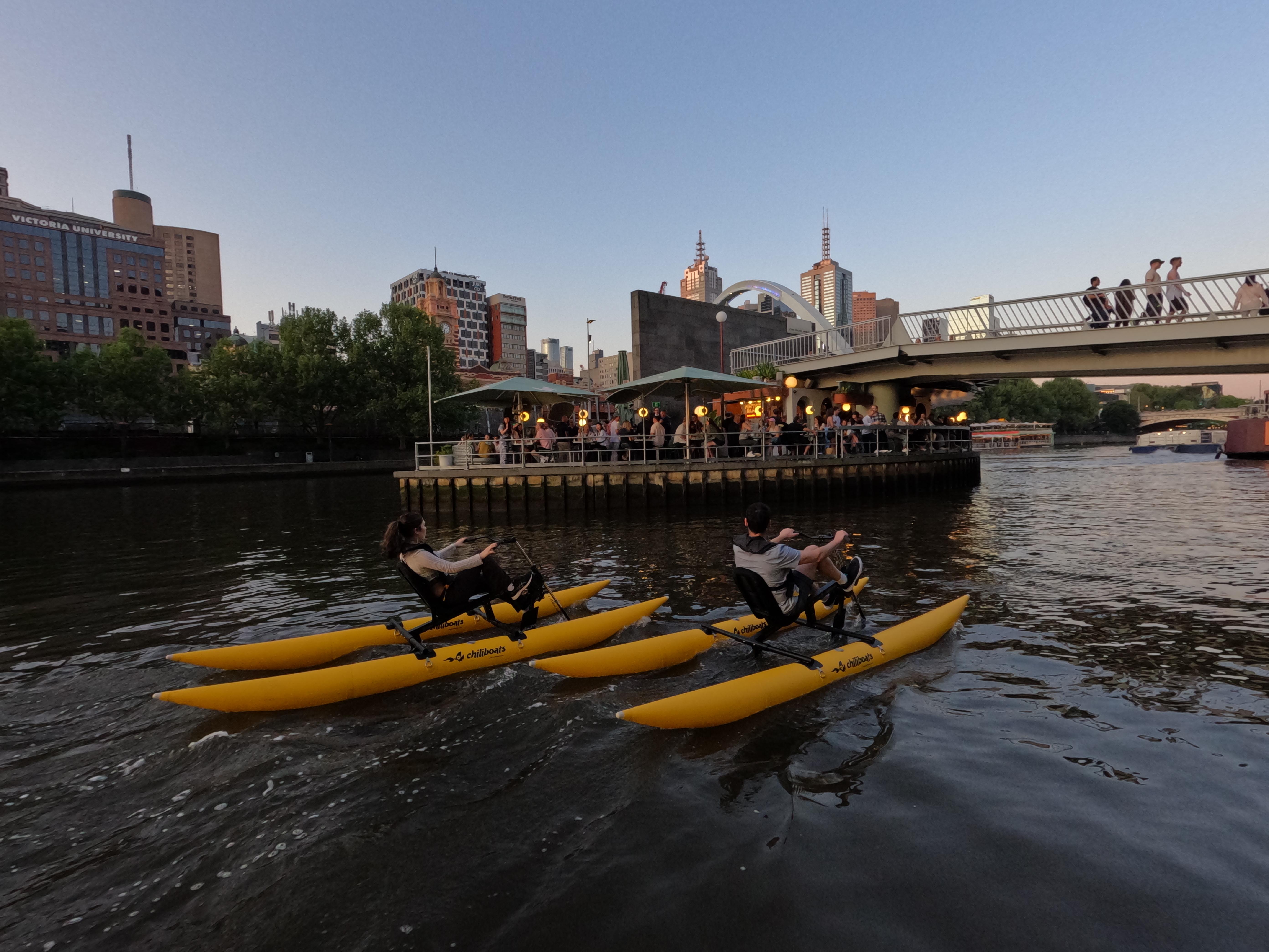Melbourne: Yarra River Twilight Waterbike Tour