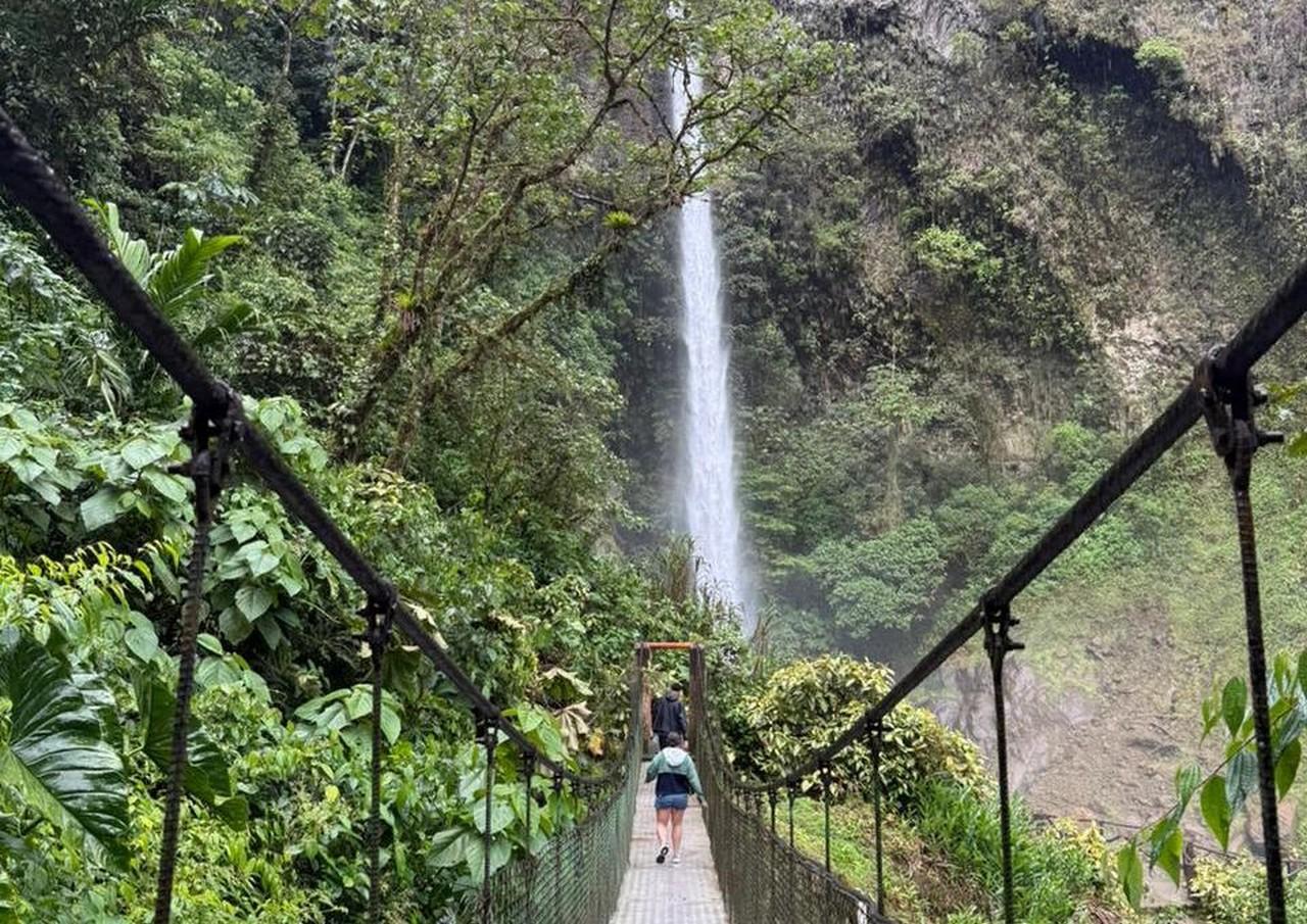 Baños 8-Waterfall Route: Guided Day Tour with Lunch