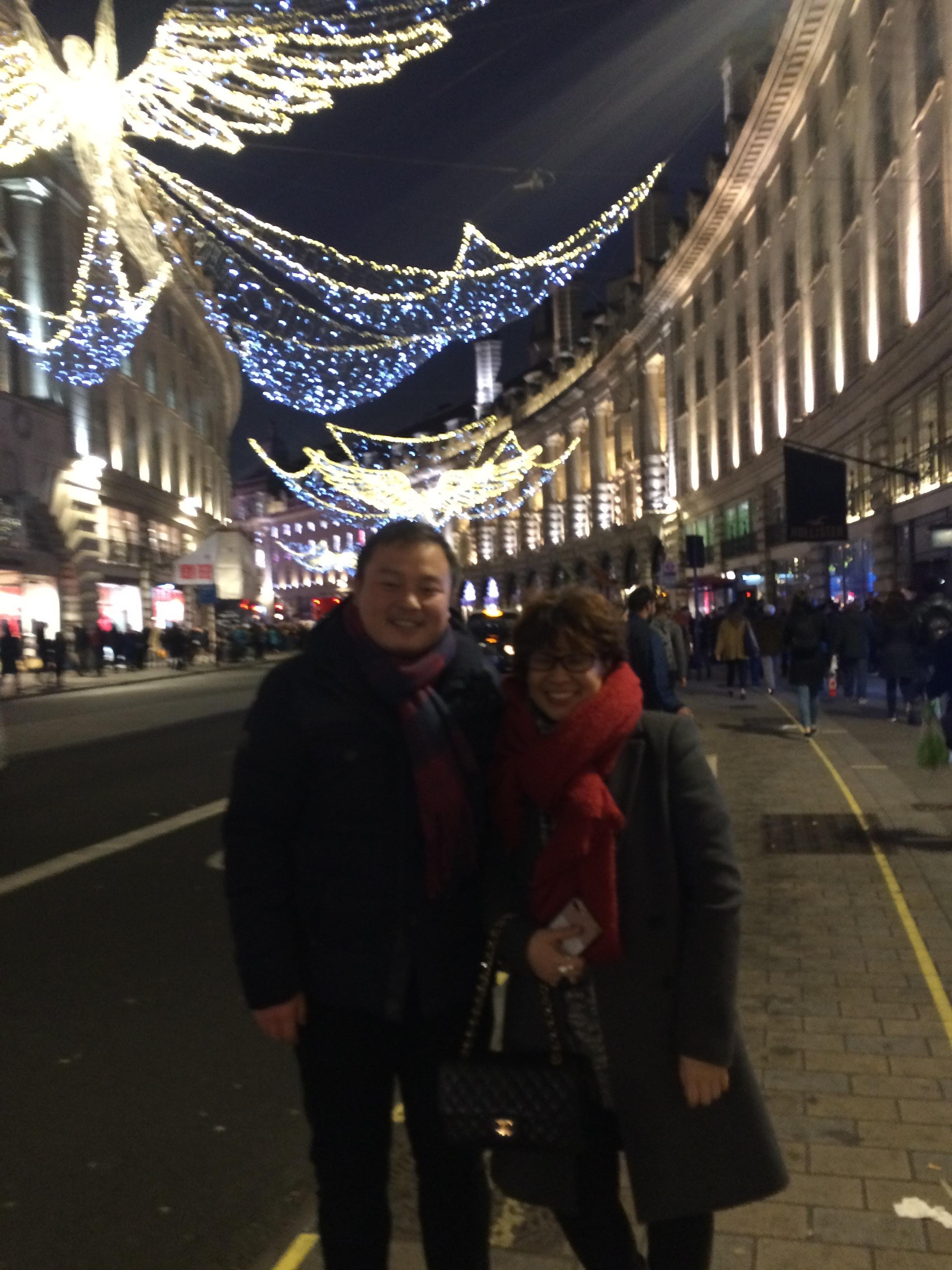 Christmas lights taxi tour in London — image 2