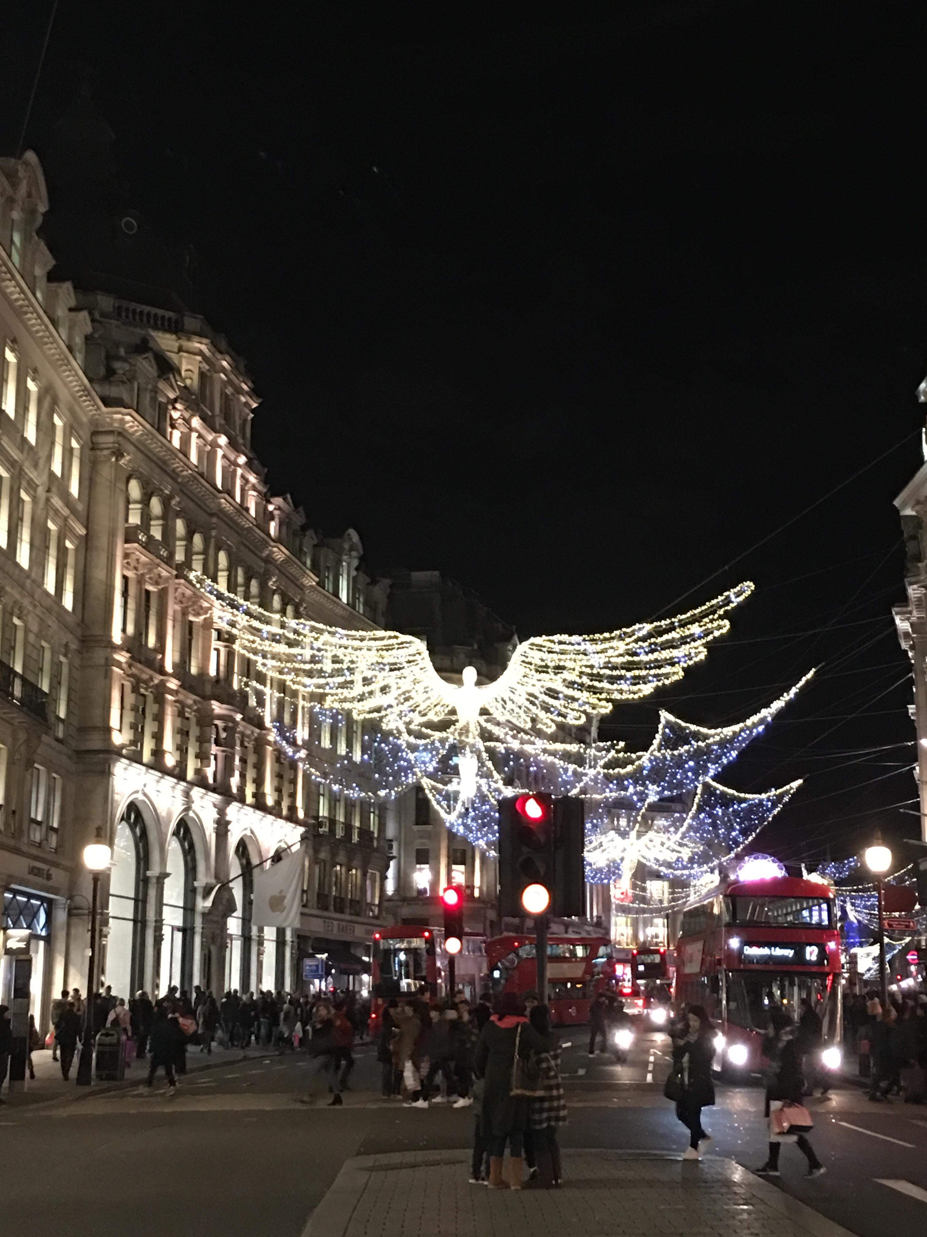 Christmas lights taxi tour in London — image 5