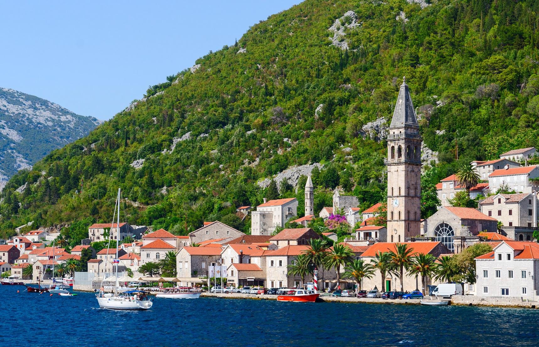 Dubrovnik to Montenegro: Bay of Kotor Day Tour with Optional Cruise