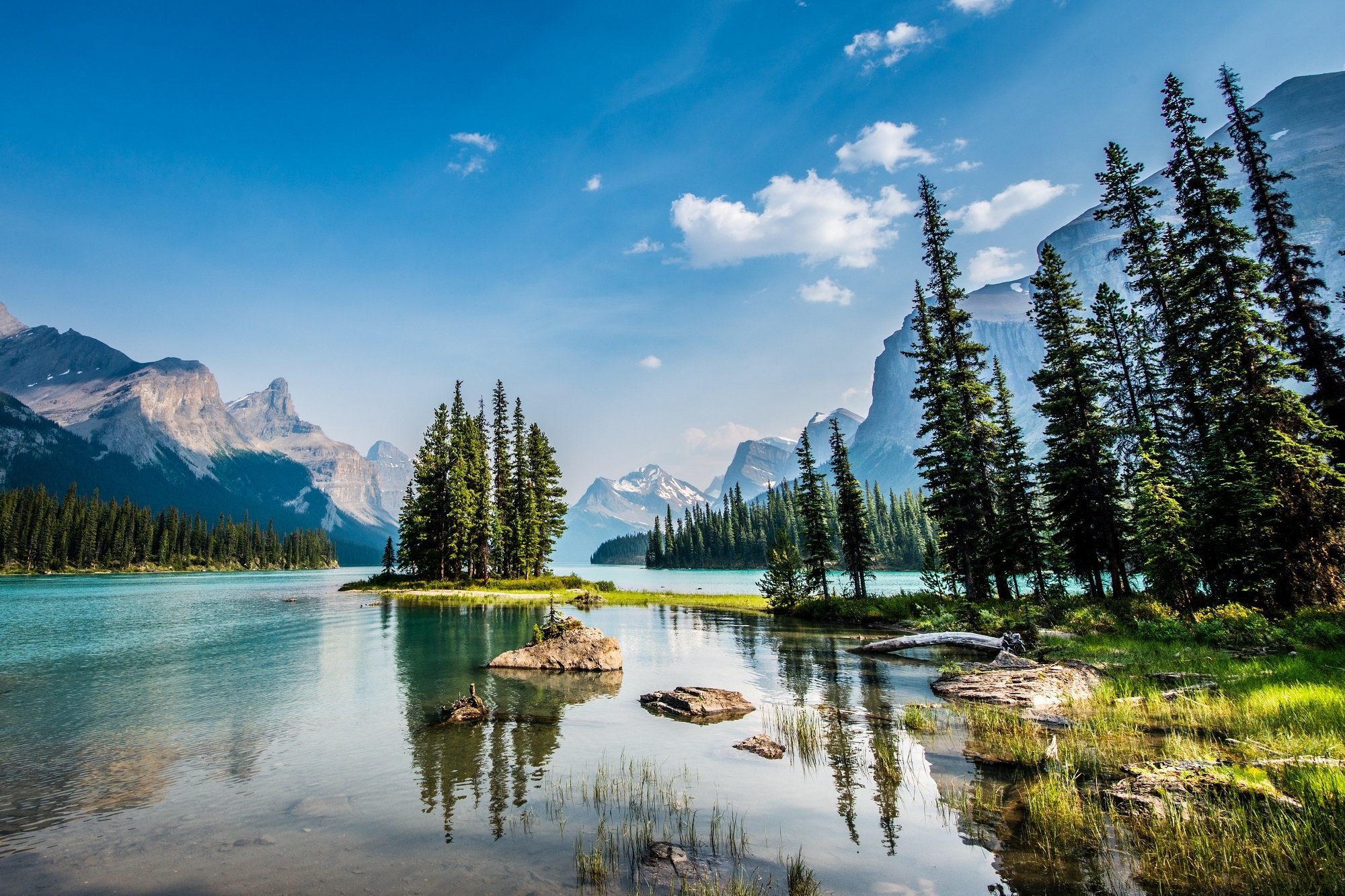 Maligne Lake cruise to Spirit Island, Jasper National Park — glacier-fed turquoise water and Canadian Rockies peaks, photo 2