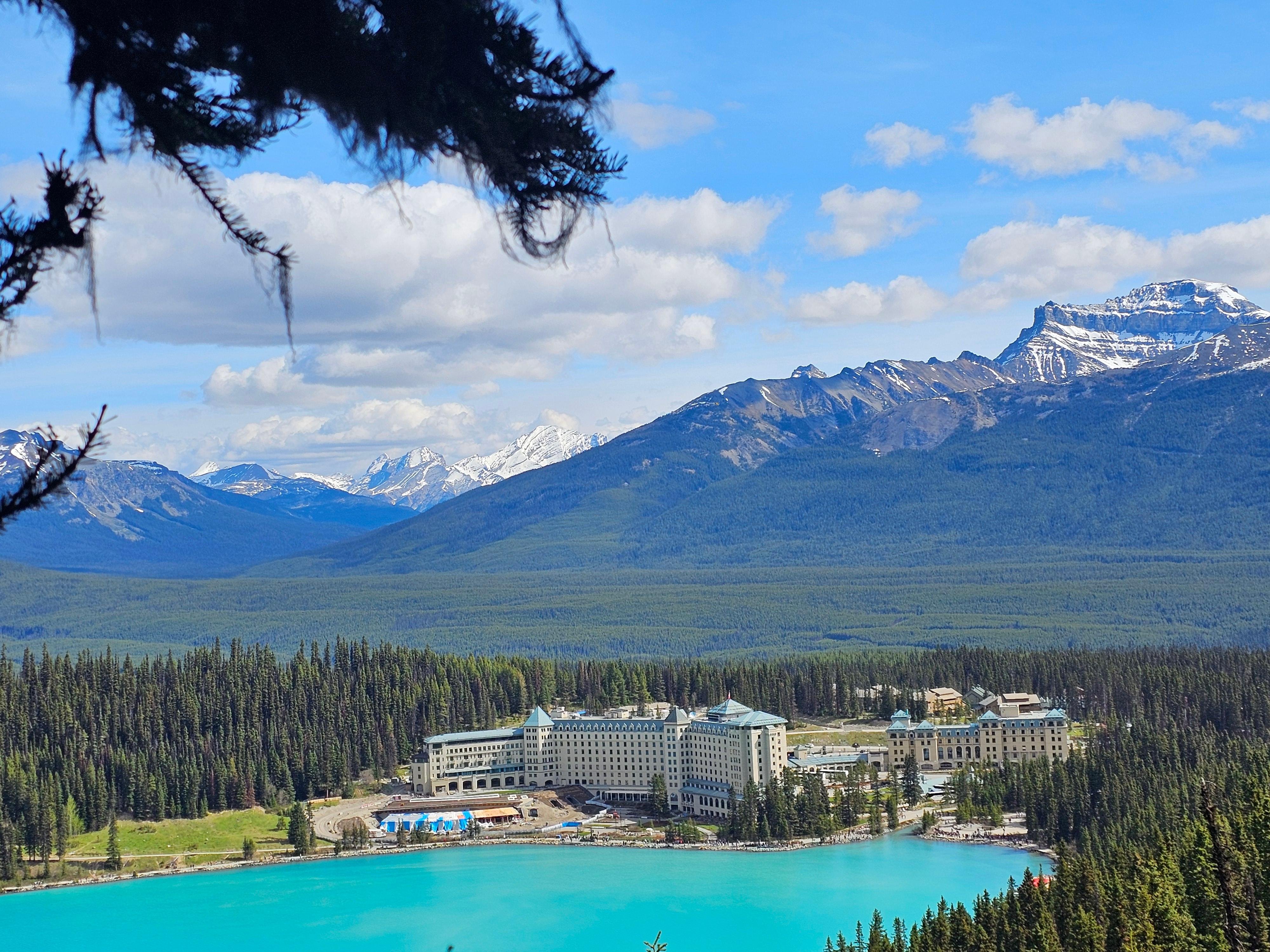 Banff: Moraine Lake & Lake Louise Half-Day Guided Tour