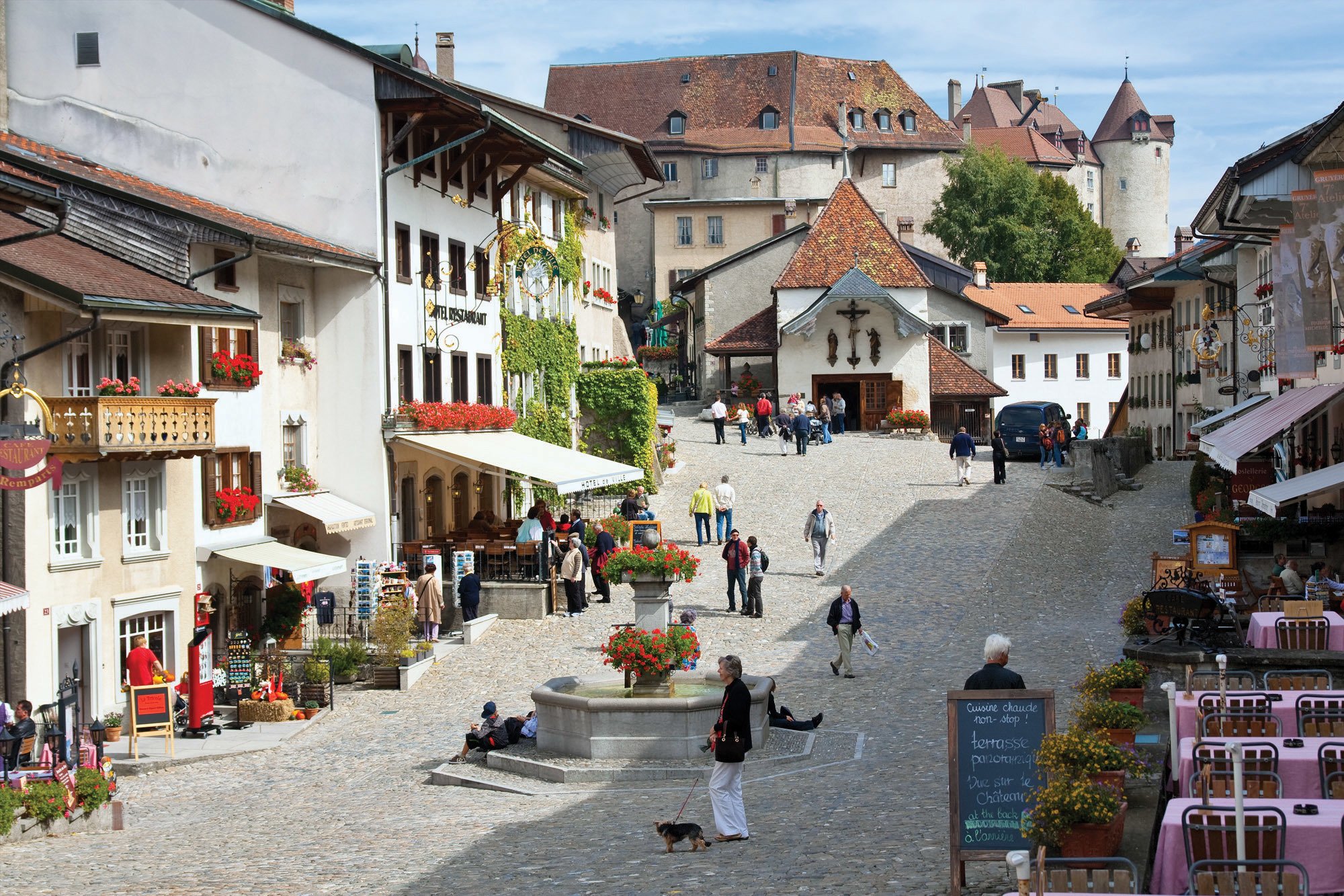 Geneva to Gruyères: Chocolate, Cheese & Medieval Town Private Tour