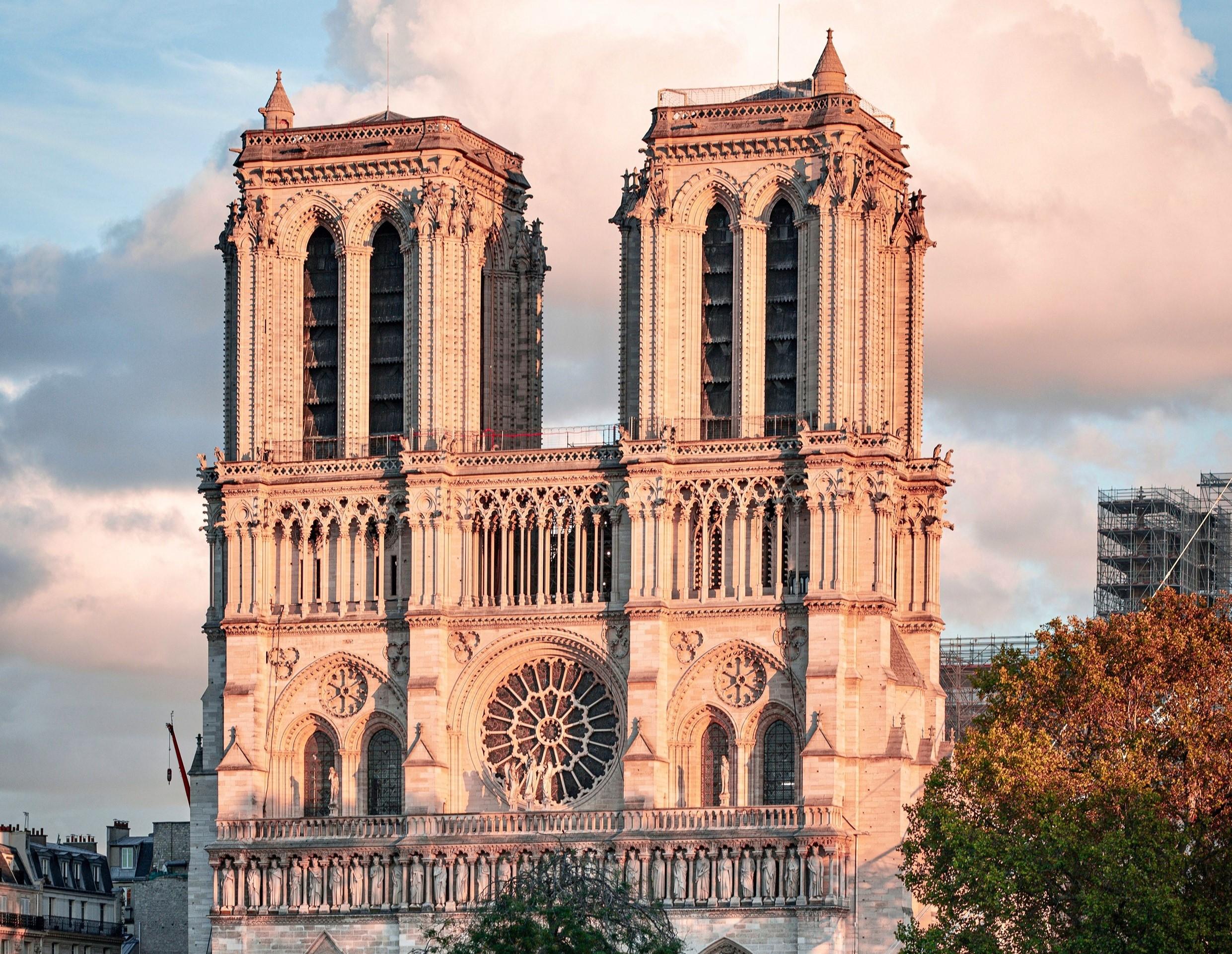 Hidden Paris Walking Experience with Local Expert