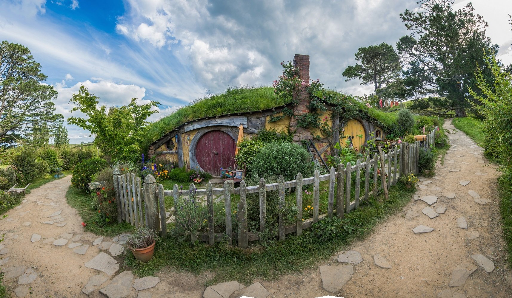 From Auckland: Hobbiton & Waitomo Caves Day Trip with Lunch