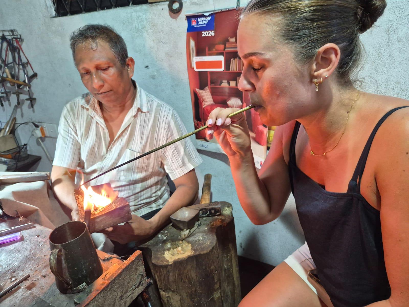 Taller tradicional de elaboración de joyas en Galle
