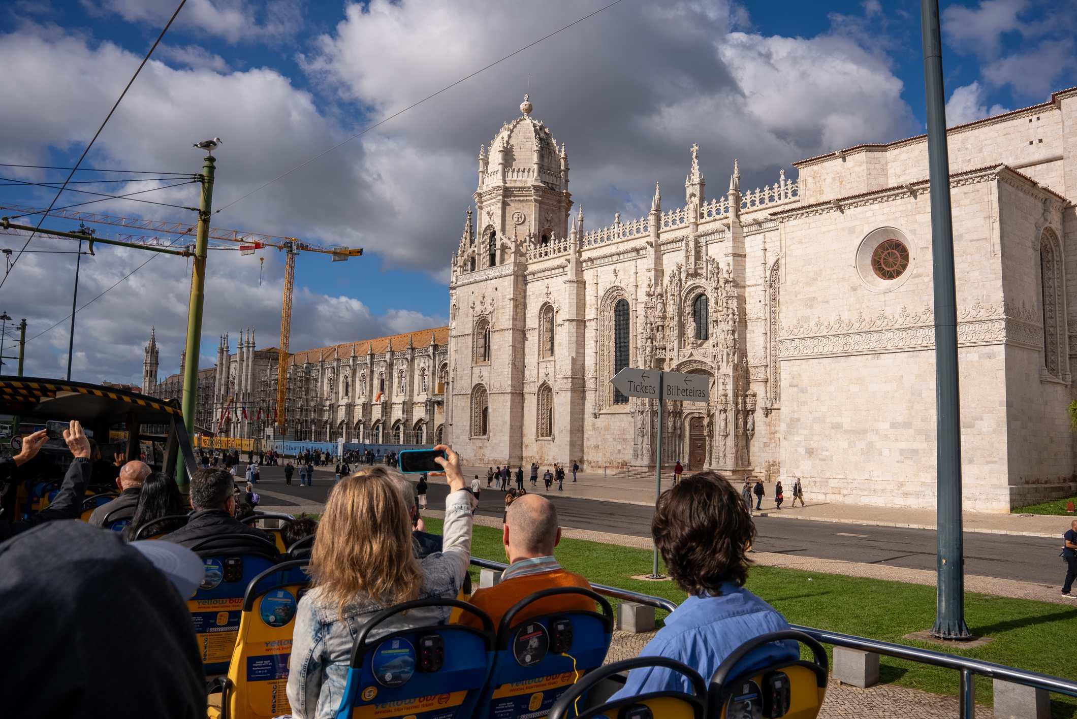 Lisbon 72/96-Hour Hop-On Hop-Off Bus, Tram & Boat Pass