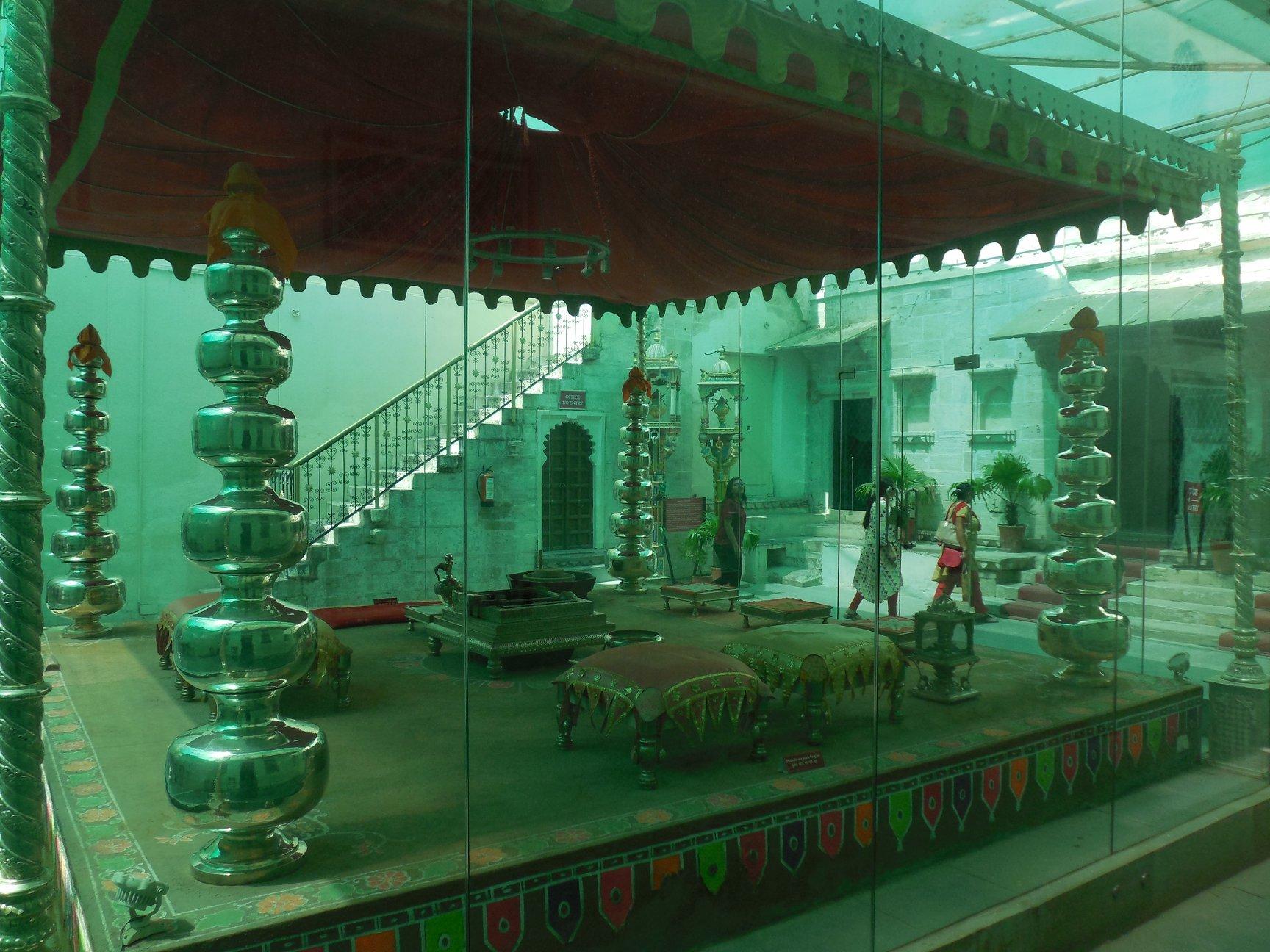 Udaipur Heritage Tour: City Palace, Vintage Cars & Crystal Gallery