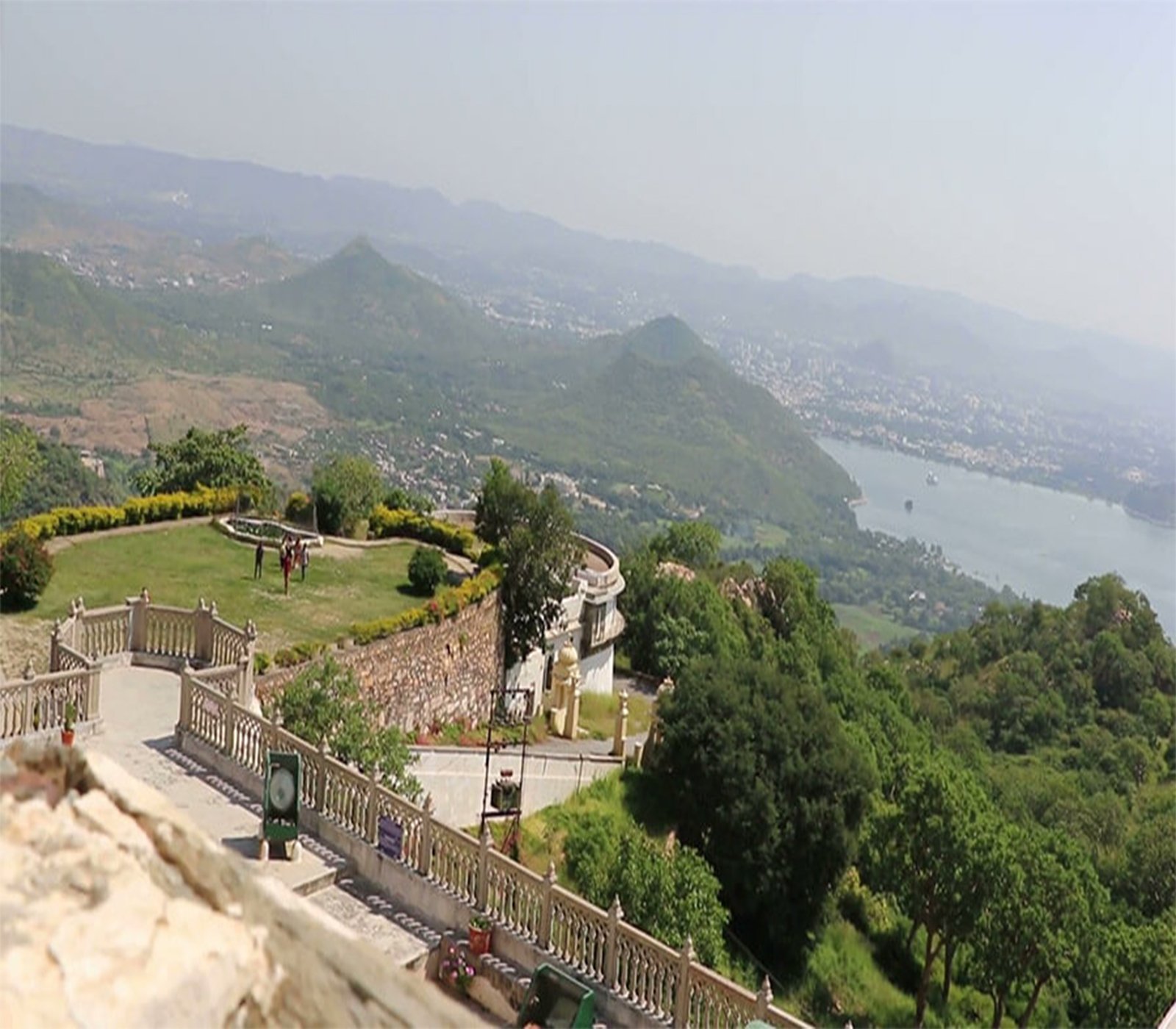 Private Sunset Tour: Monsoon Palace & Udaipur Views