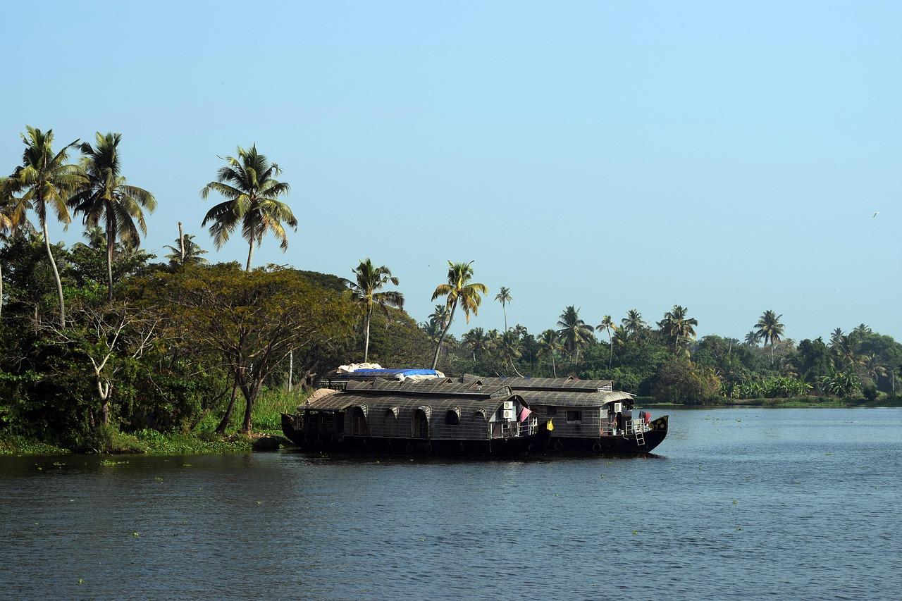5-Day Private Kerala Highlights: Munnar, Thekkady & Alleppey
