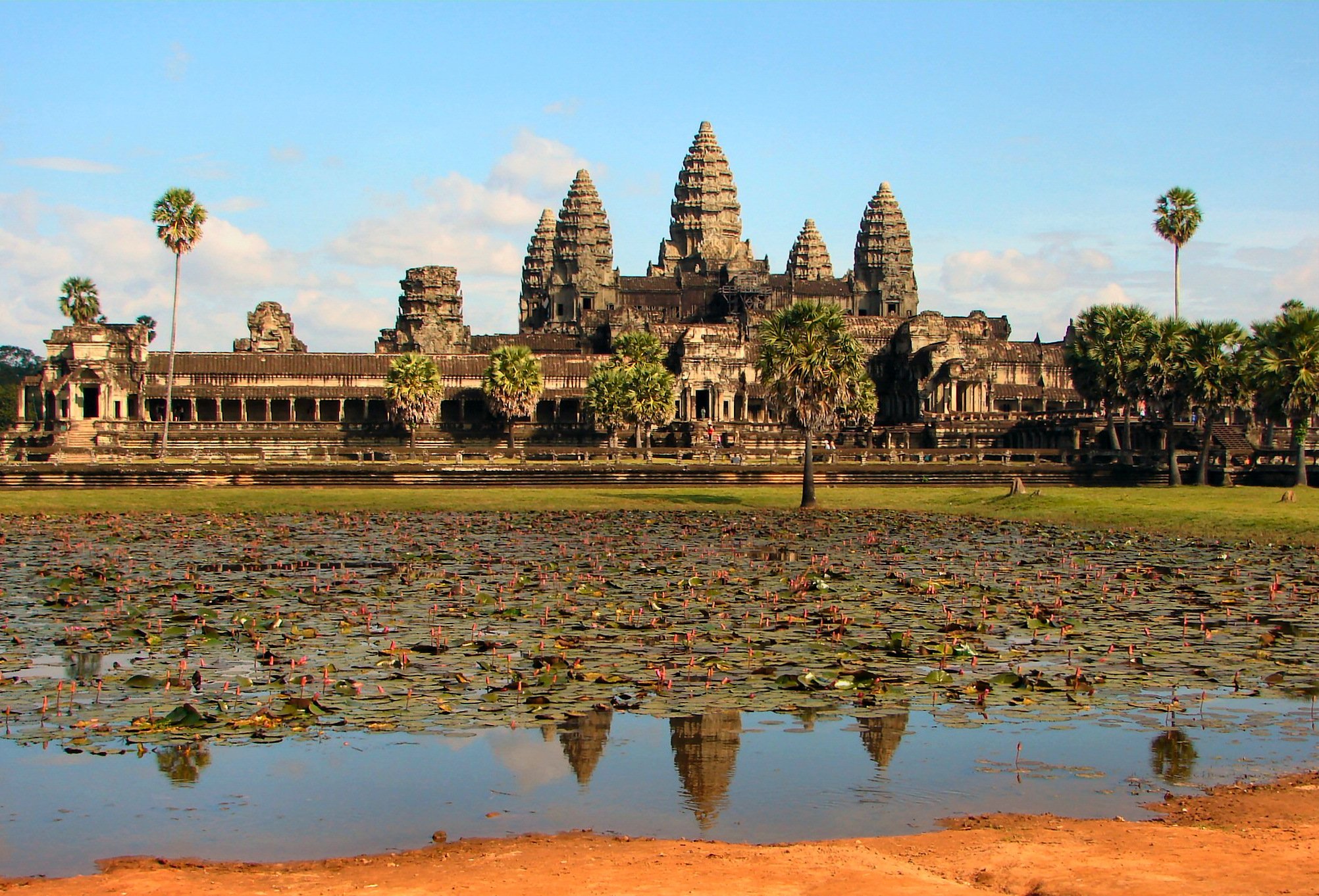 Tour por los templos de Angkor Wat en grupo reducido con vuelo en globo de helio