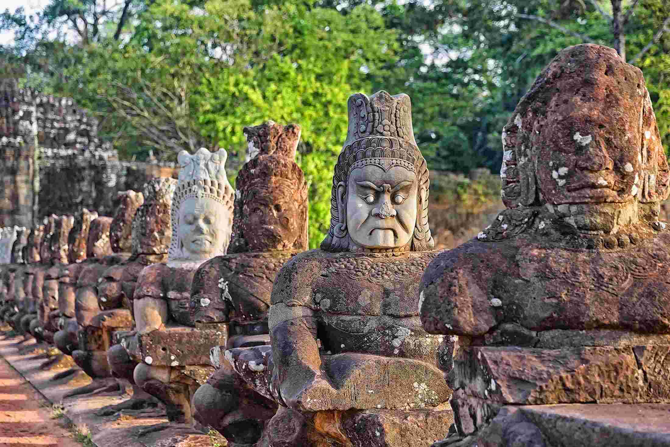 Tour por los templos de Angkor Wat en grupo reducido con vuelo en globo de helio