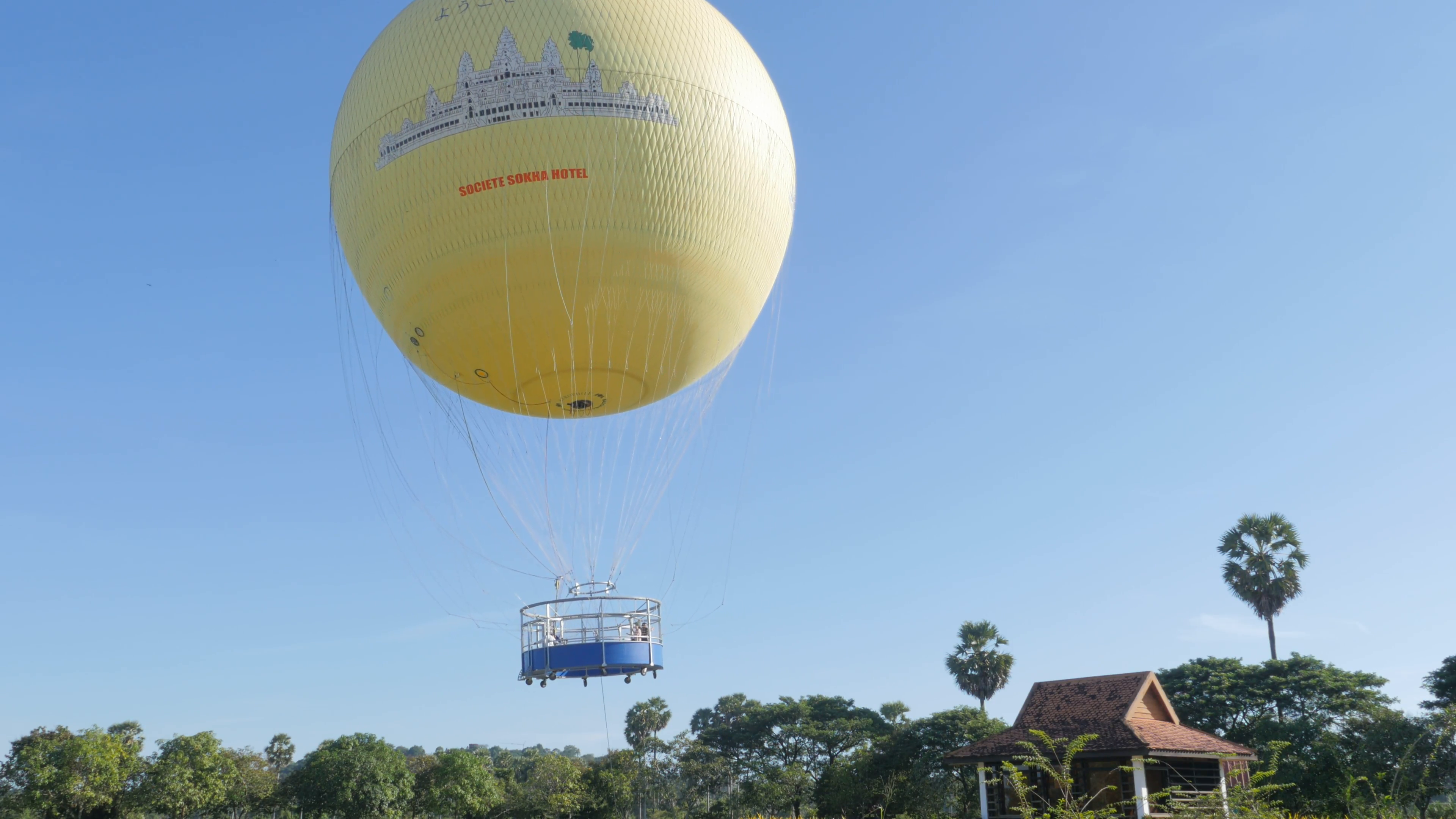 Tour por los templos de Angkor Wat en grupo reducido con vuelo en globo de helio
