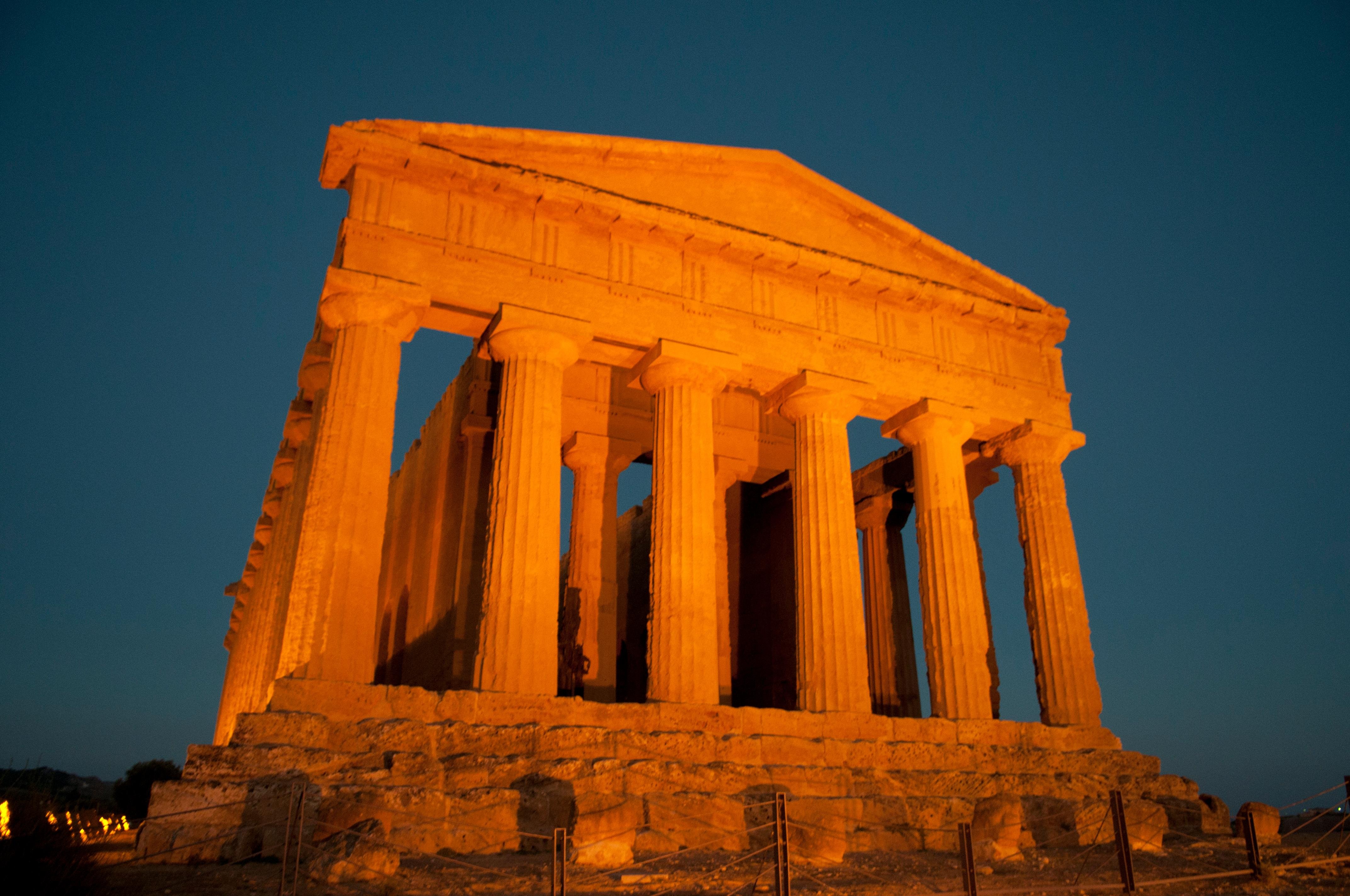 Catania: Valley of the Temples & Scala dei Turchi Day Trip with Brunch